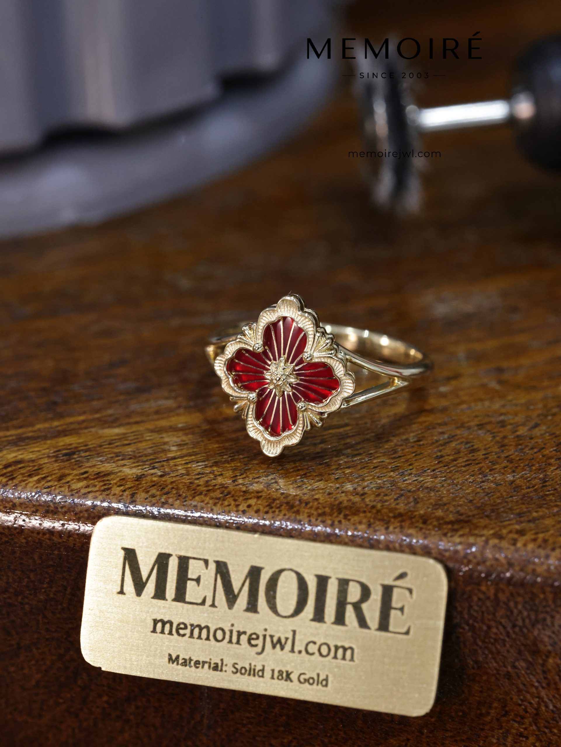 MEMOIRÉ 18K Yellow Gold Red Enamel Flower Ring - Image 4