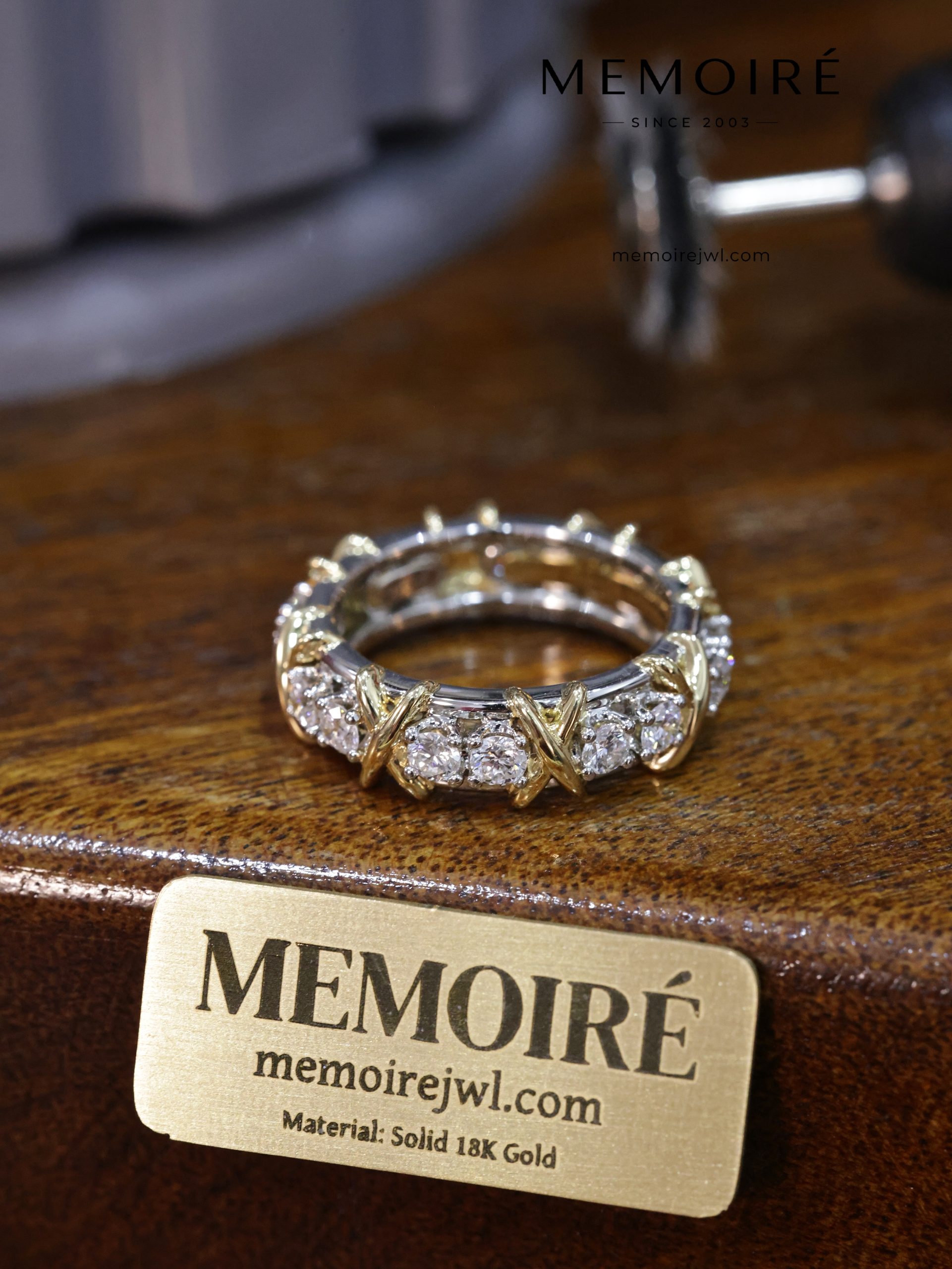 MEMOIRÉ 18K Two-Tone Gold X-Link Diamond Band Ring - Image 4