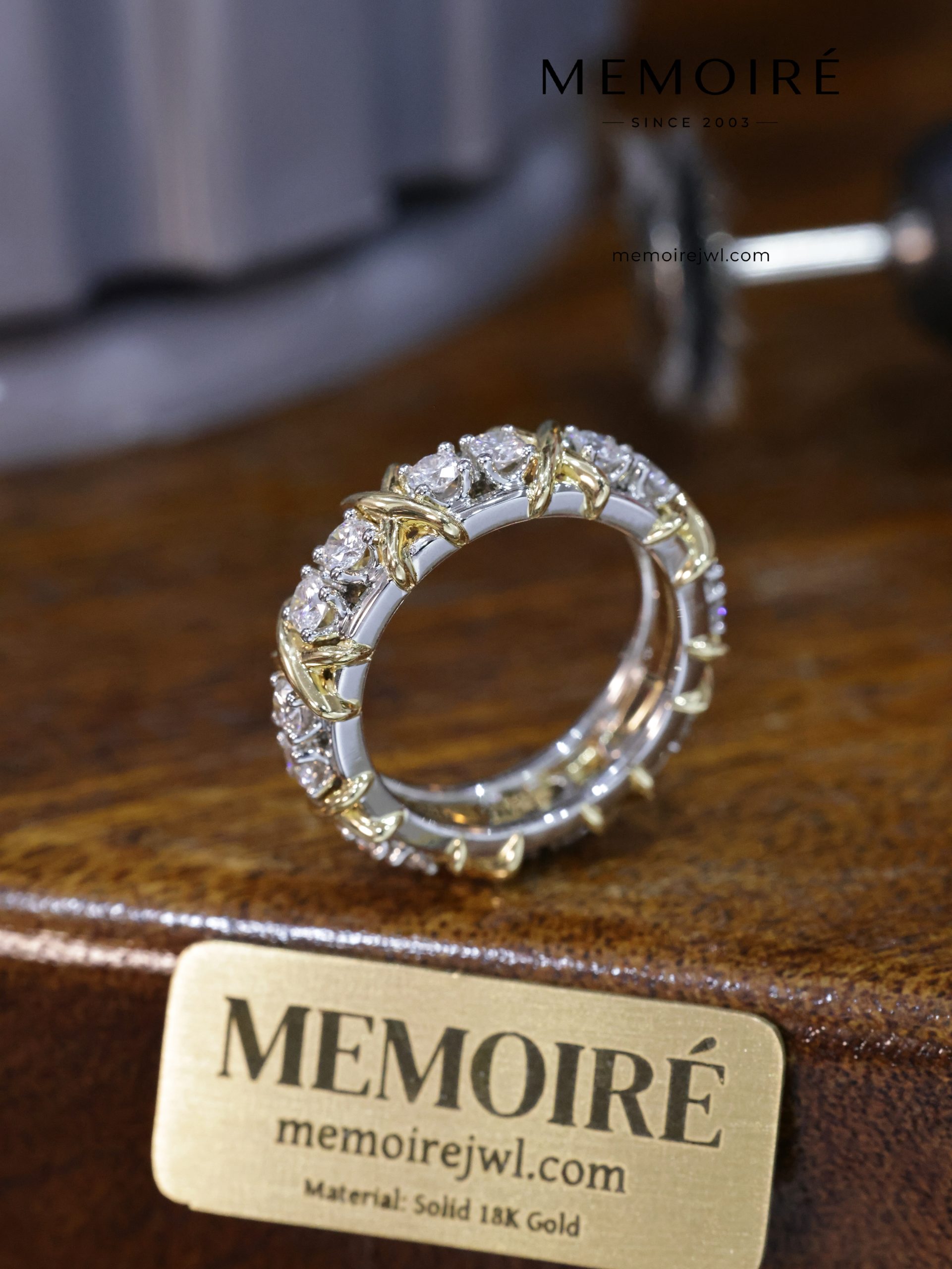 MEMOIRÉ 18K Two-Tone Gold X-Link Diamond Band Ring - Image 3