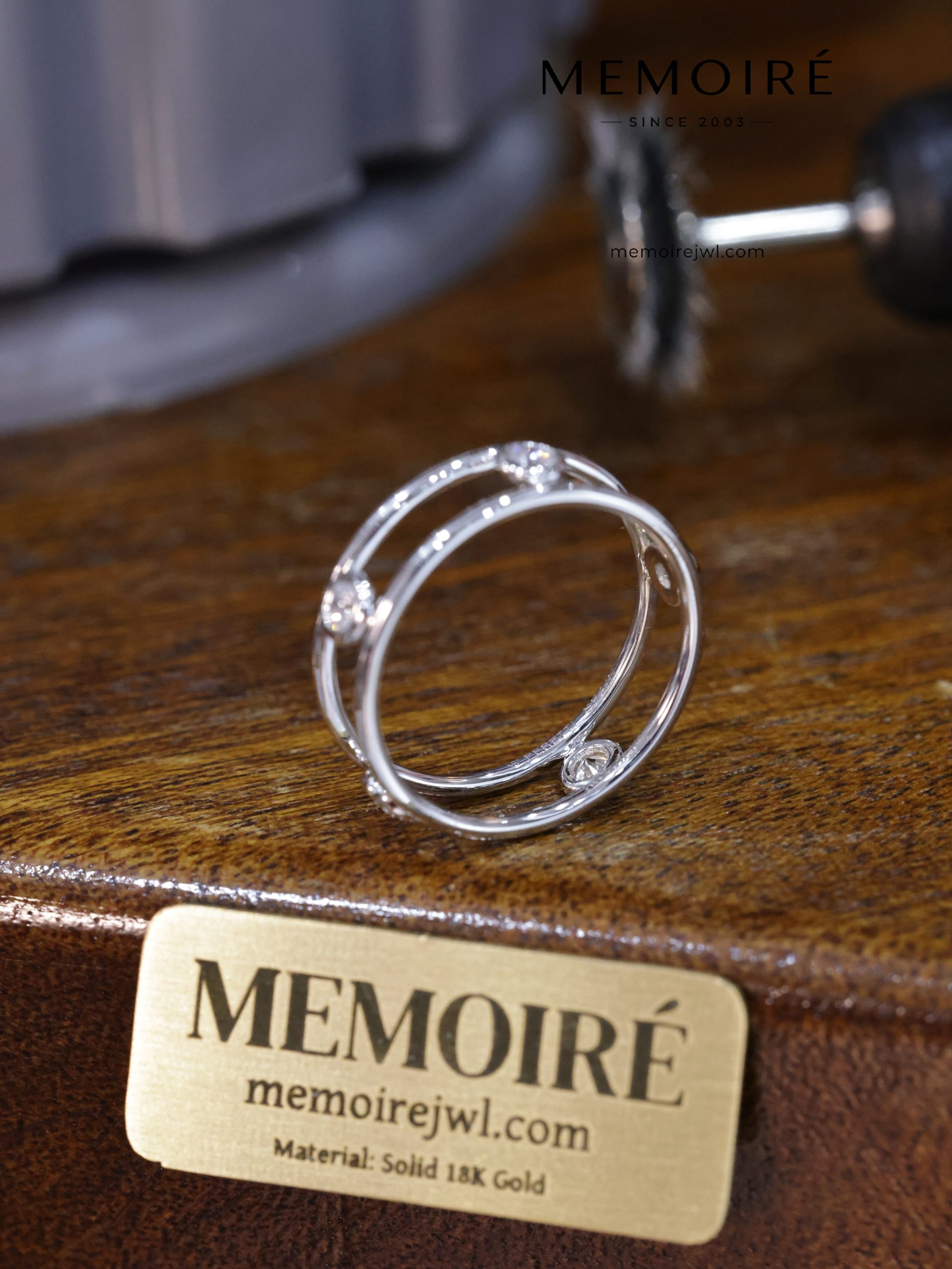 MEMOIRÉ 18K White Gold Double-Band Bezel-Set Diamond Ring - Image 3