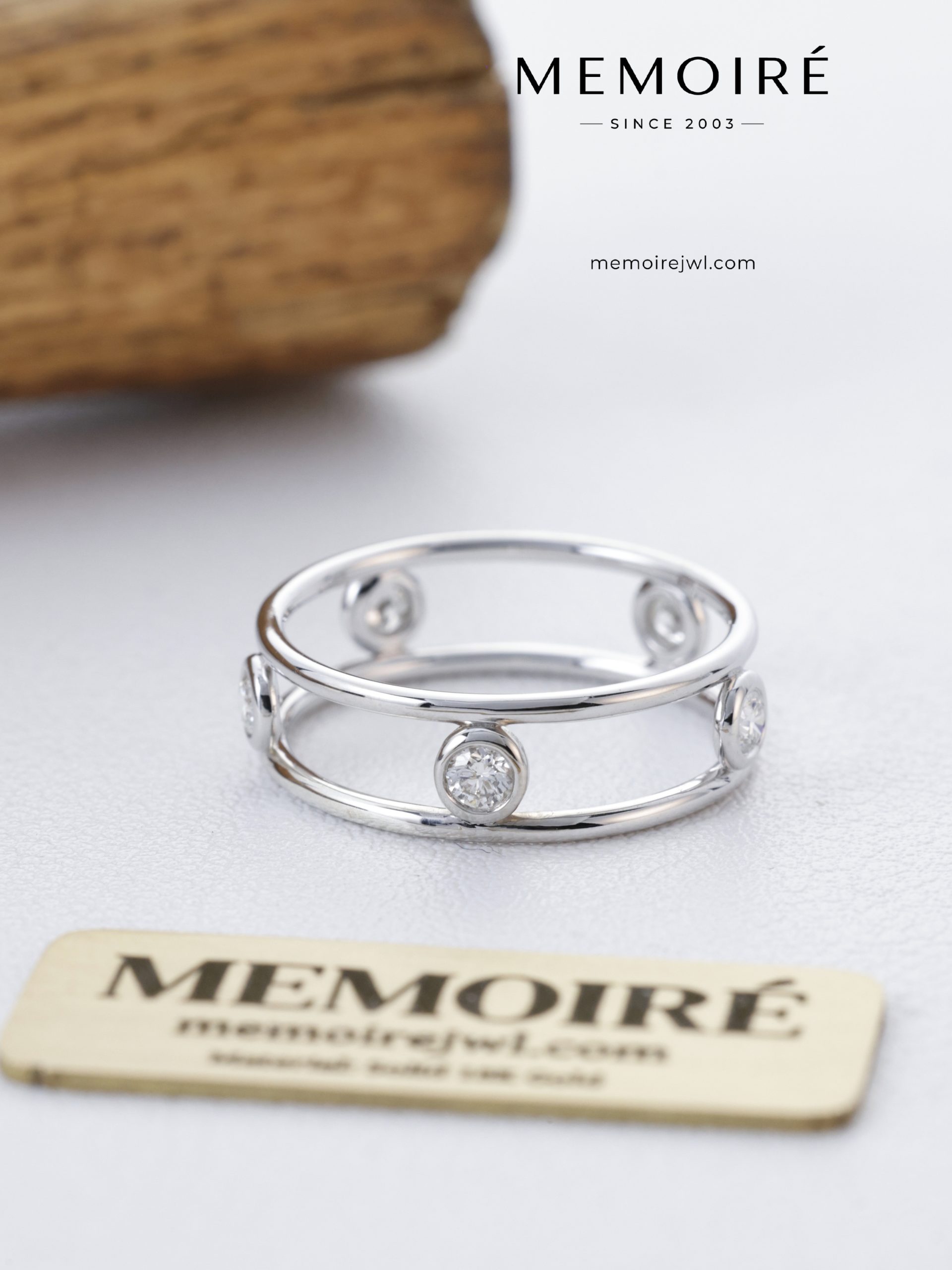 MEMOIRÉ 18K White Gold Double-Band Bezel-Set Diamond Ring - Image 5