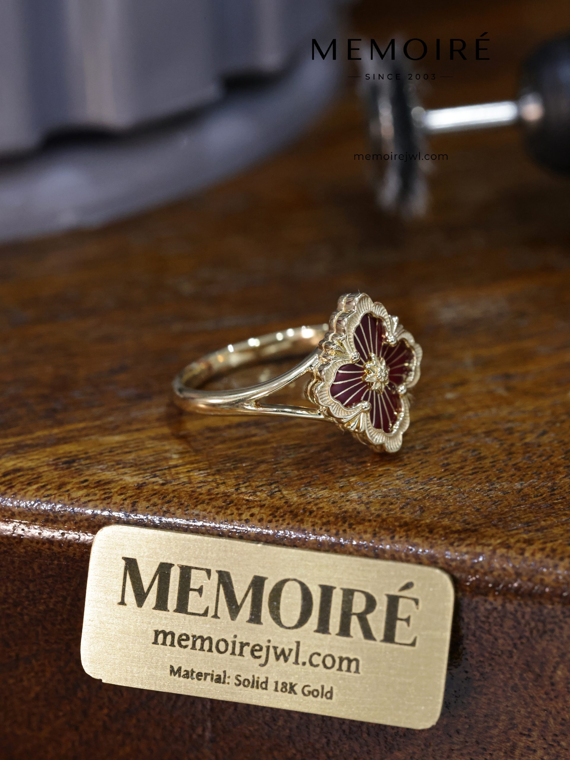 MEMOIRÉ 18K Yellow Gold Red Enamel Flower Ring - Image 3