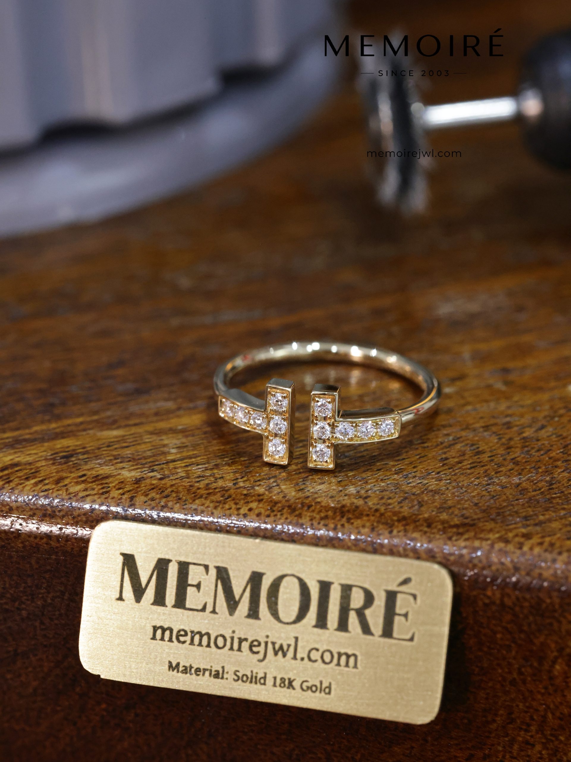MEMOIRÉ 18K Yellow Gold Open T-Bar Diamond Ring | Pave-Set Modern Design - Image 4