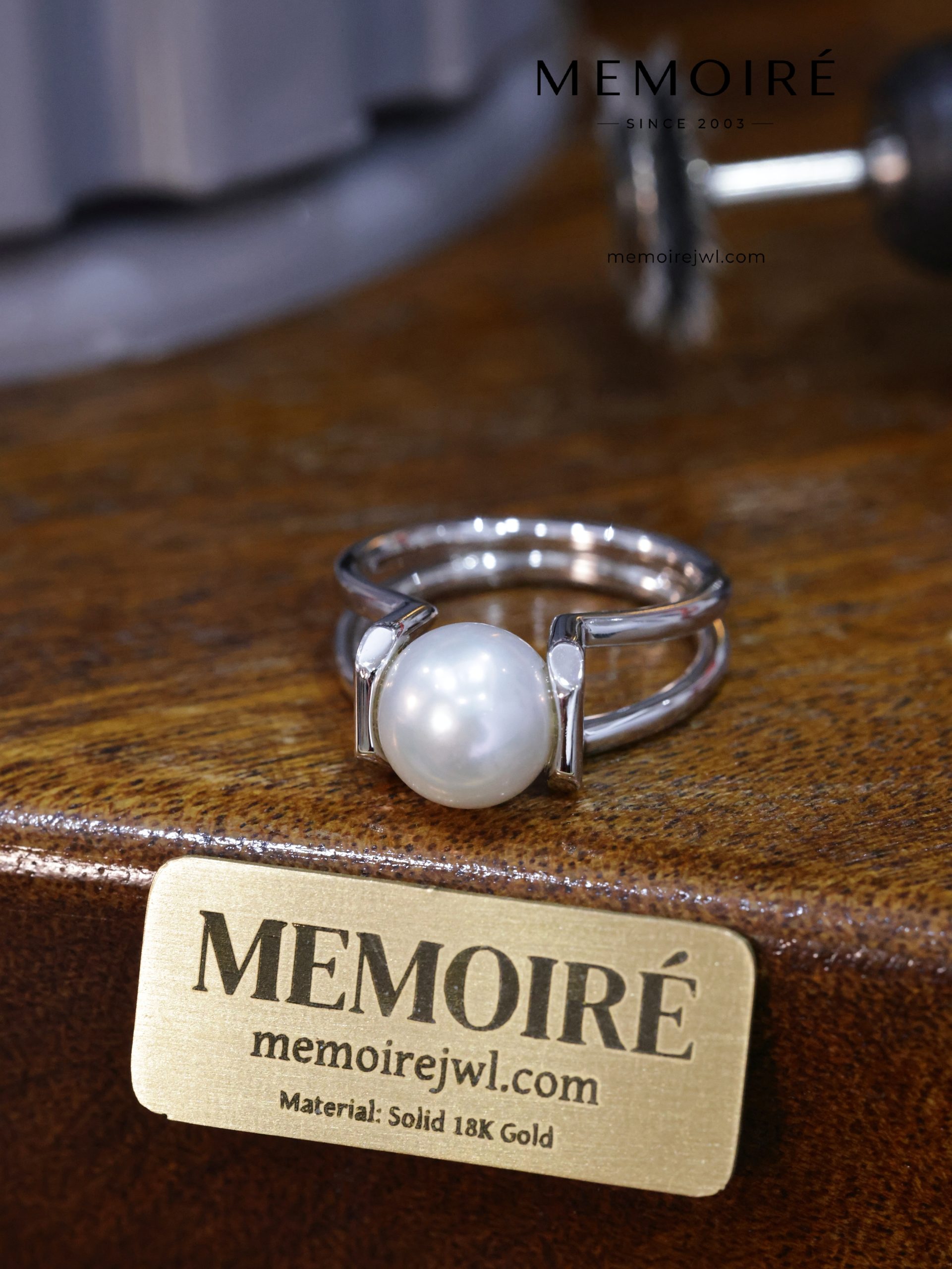 MEMOIRÉ 18K White Gold Double-Band Pearl Ring | Modern Geometric Design - Image 3