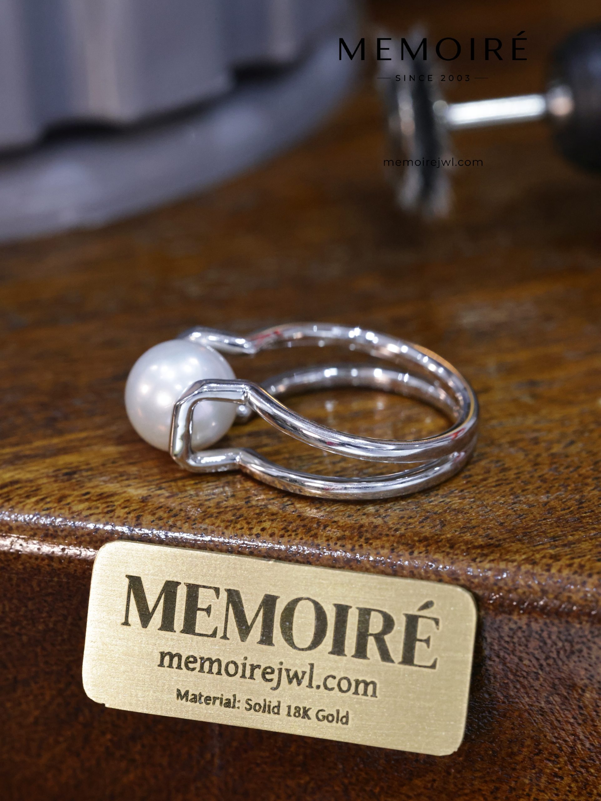MEMOIRÉ 18K White Gold Double-Band Pearl Ring | Modern Geometric Design - Image 4