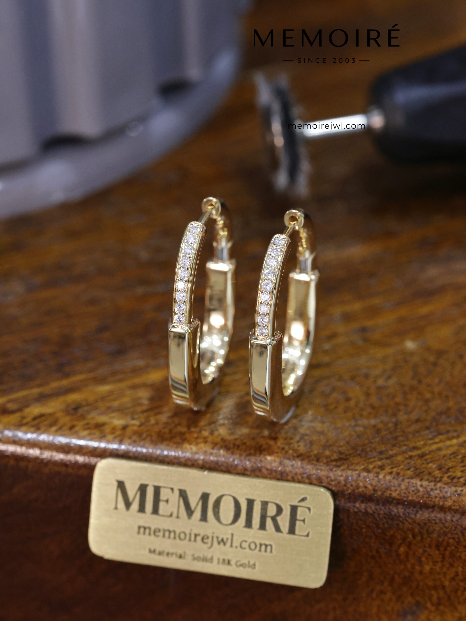 MEMOIRÉ 18K Yellow Gold Half-Pavé Diamond Hoop Earrings - Image 4
