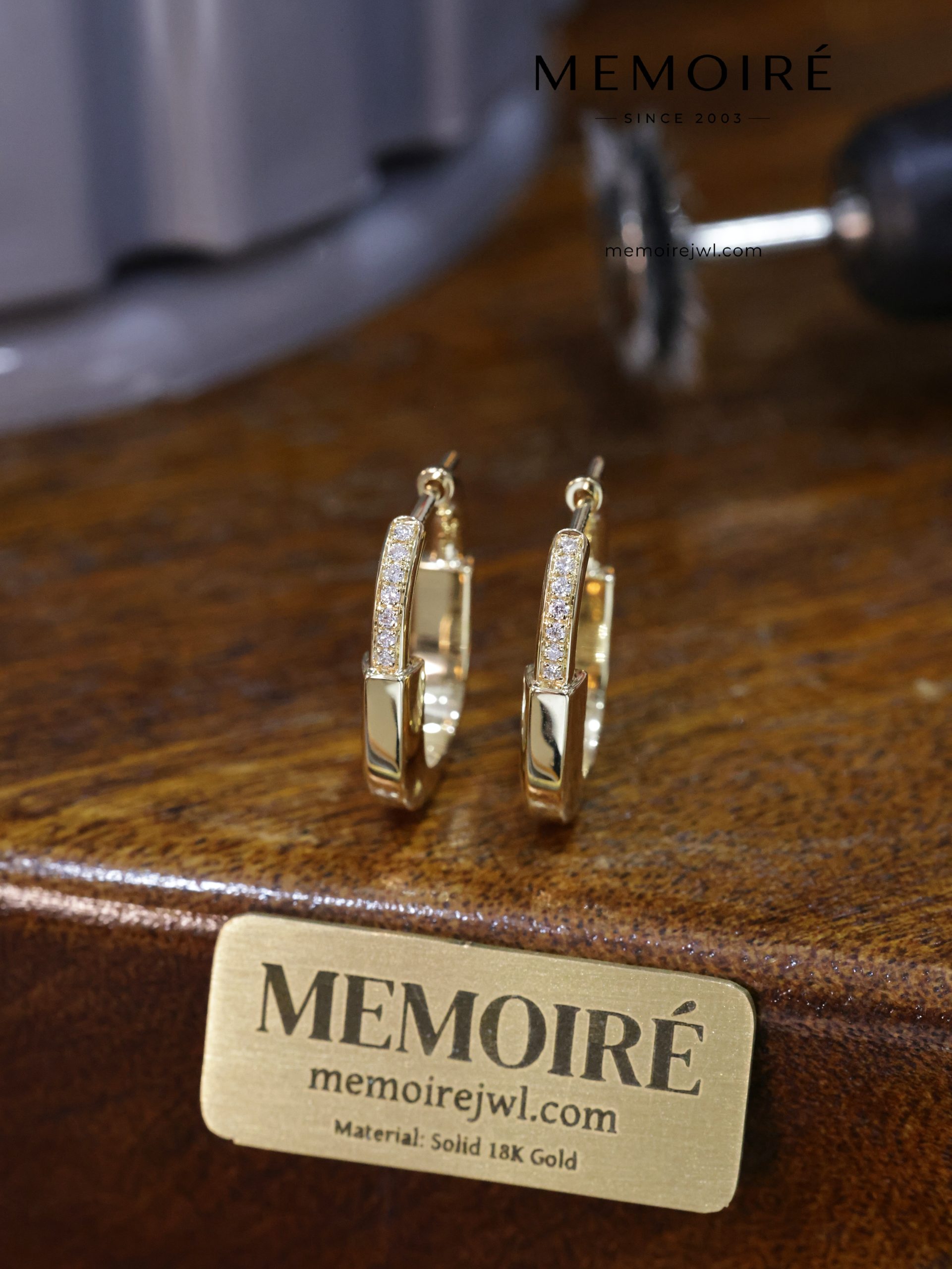 MEMOIRÉ 18K Yellow Gold Single-Row Pavé Diamond Hoop Earrings - Image 4