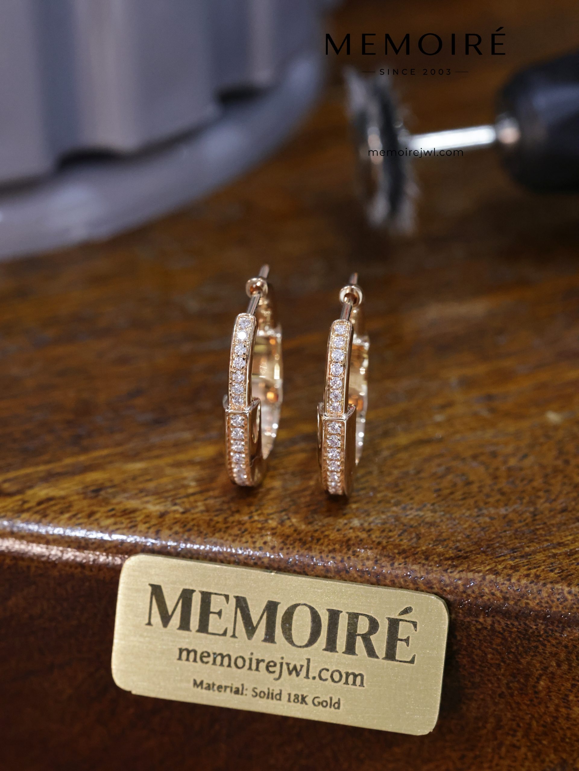 MEMOIRÉ 18K Rose Gold Double-Sided Pavé Diamond Hoop Earrings - Image 4