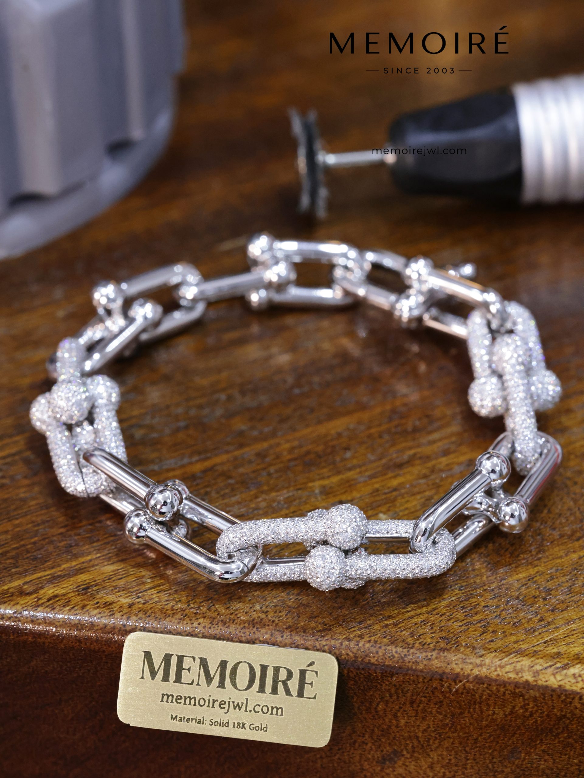 MEMOIRÉ 18K White Gold Half-Pavé U-Link Chain Bracelet - Image 4