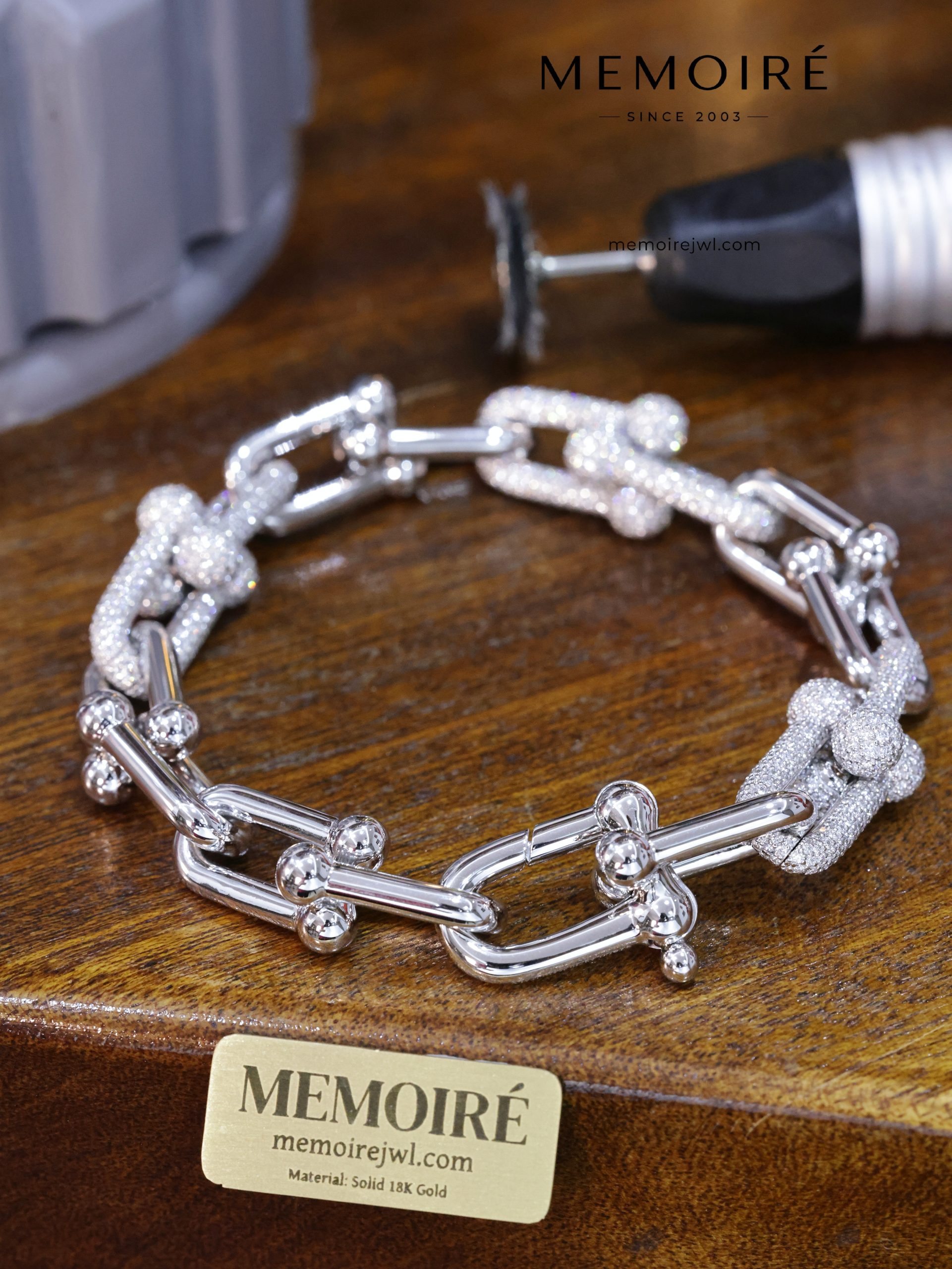 MEMOIRÉ 18K White Gold Half-Pavé U-Link Chain Bracelet - Image 3