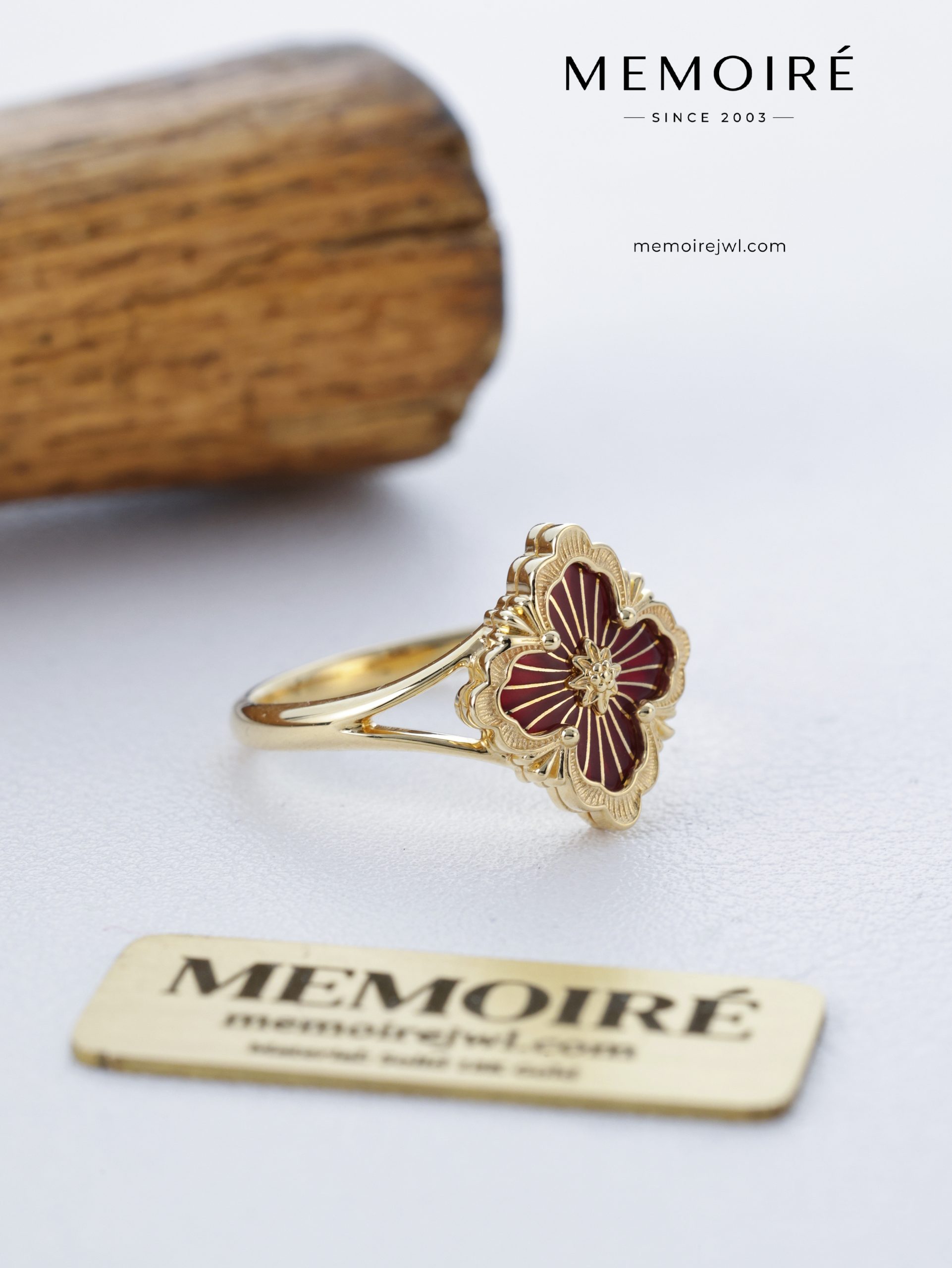 MEMOIRÉ 18K Yellow Gold Red Enamel Flower Ring - Image 5