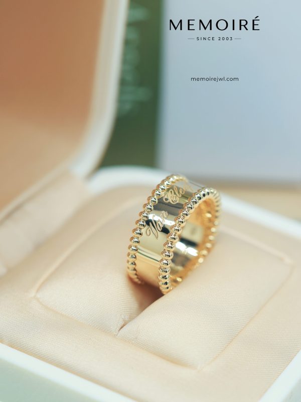 MEMOIRÉ 18K Yellow Gold Diamond Flower Ring