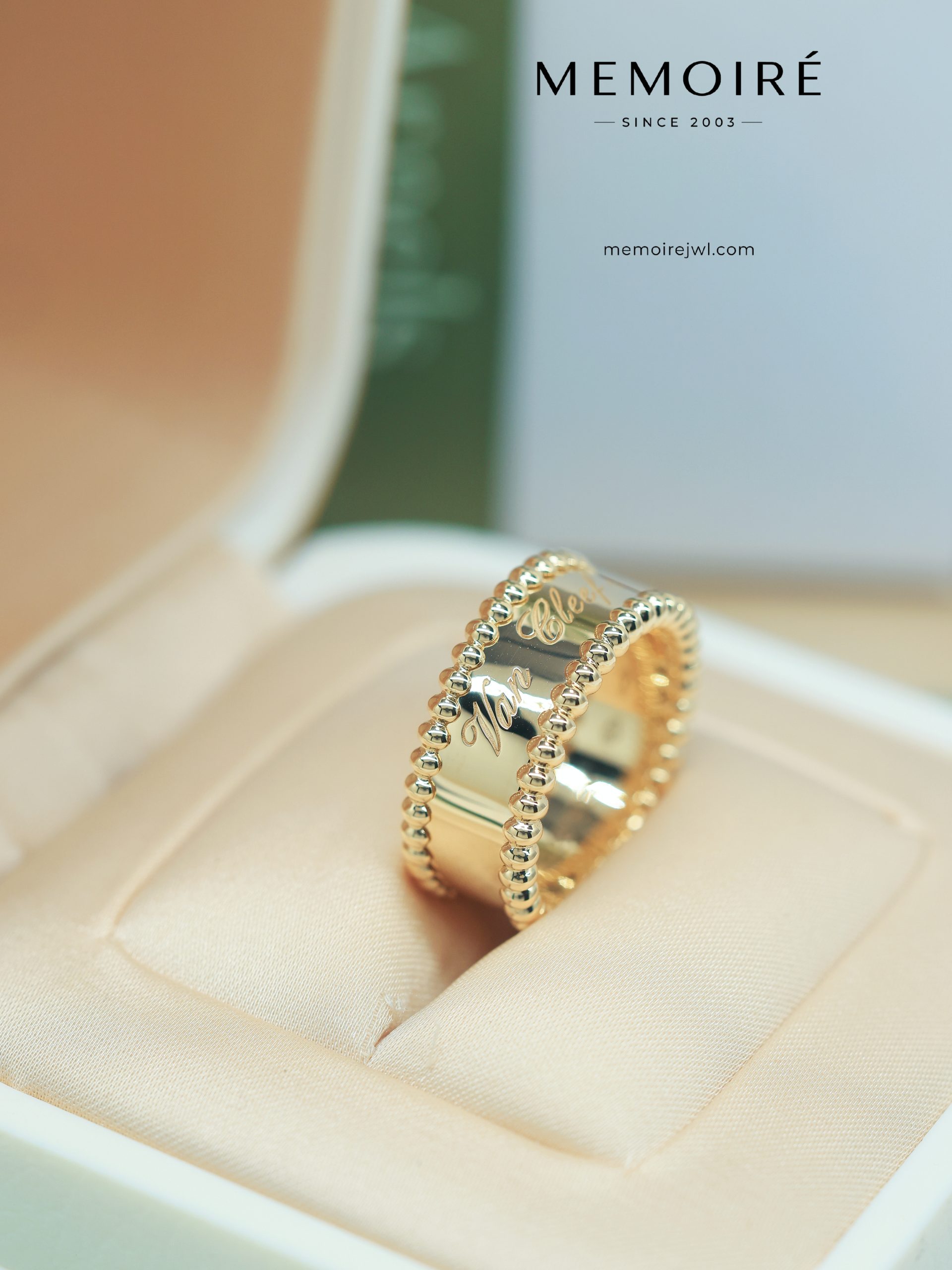MEMOIRÉ 18K Yellow Gold Diamond Flower Ring