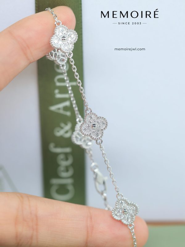 MEMOIRÉ 18K White Gold Full Diamond Clover Bracelet