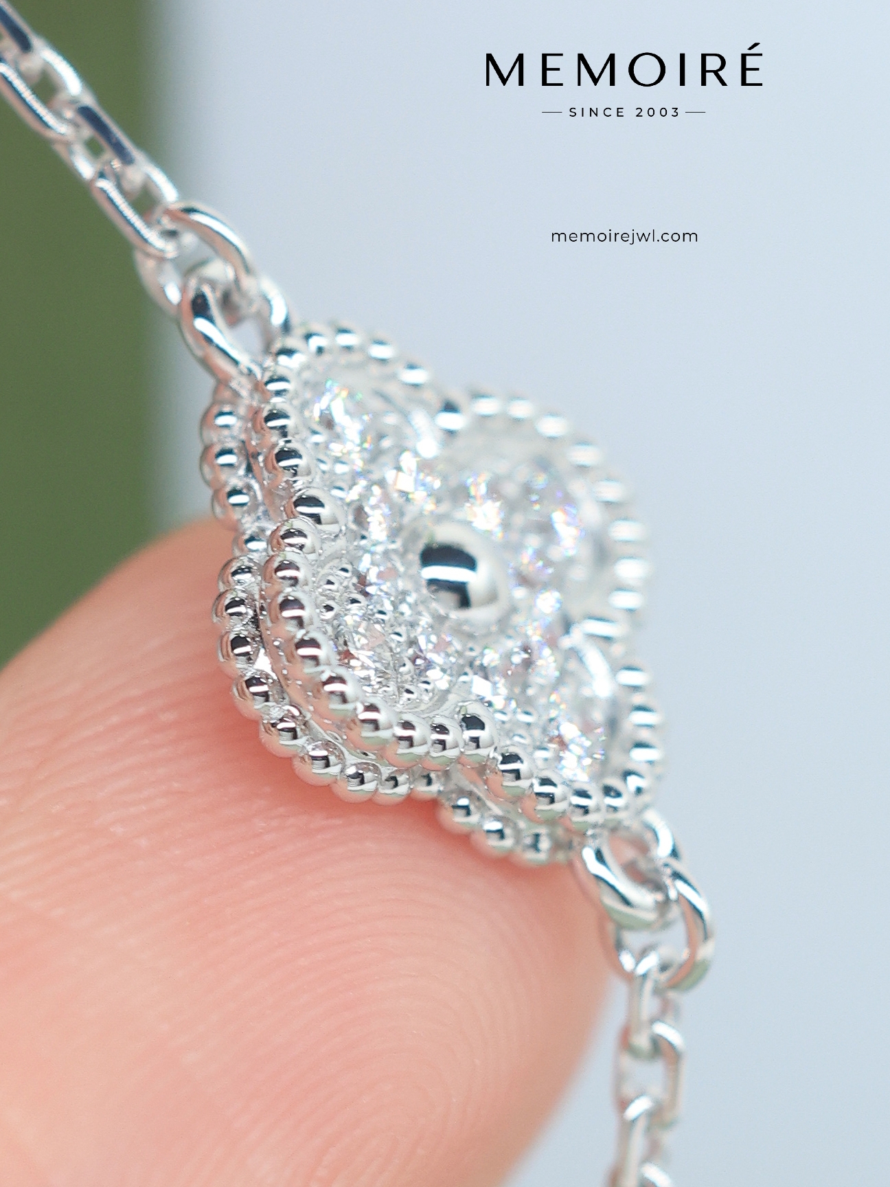 MEMOIRÉ 18K White Gold Full Diamond Clover Bracelet - Image 3