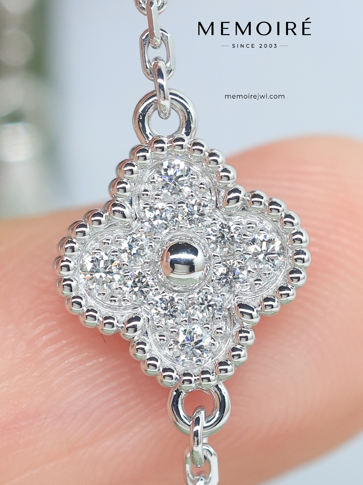 MEMOIRÉ 18K White Gold Full Diamond Clover Bracelet - Image 4