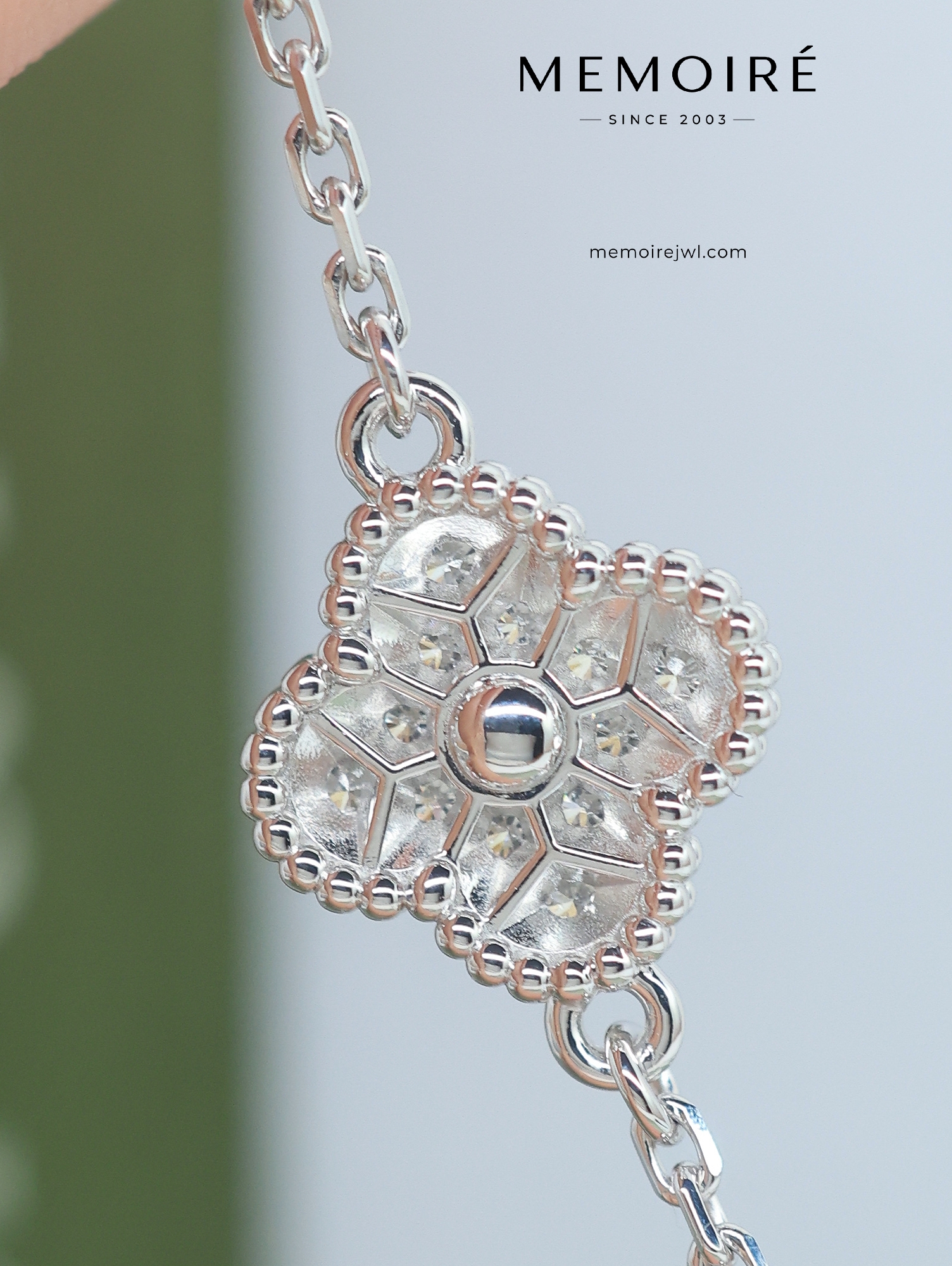 MEMOIRÉ 18K White Gold Full Diamond Clover Bracelet - Image 5