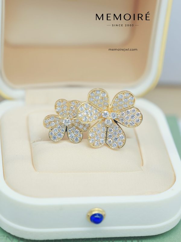 MEMOIRÉ 18K Yellow Gold Double Diamond Flower Ring