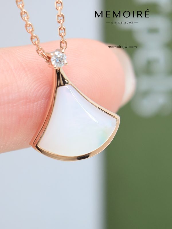 MEMOIRÉ 18K Rose Gold Mother-of-Pearl Fan Pendant Necklace