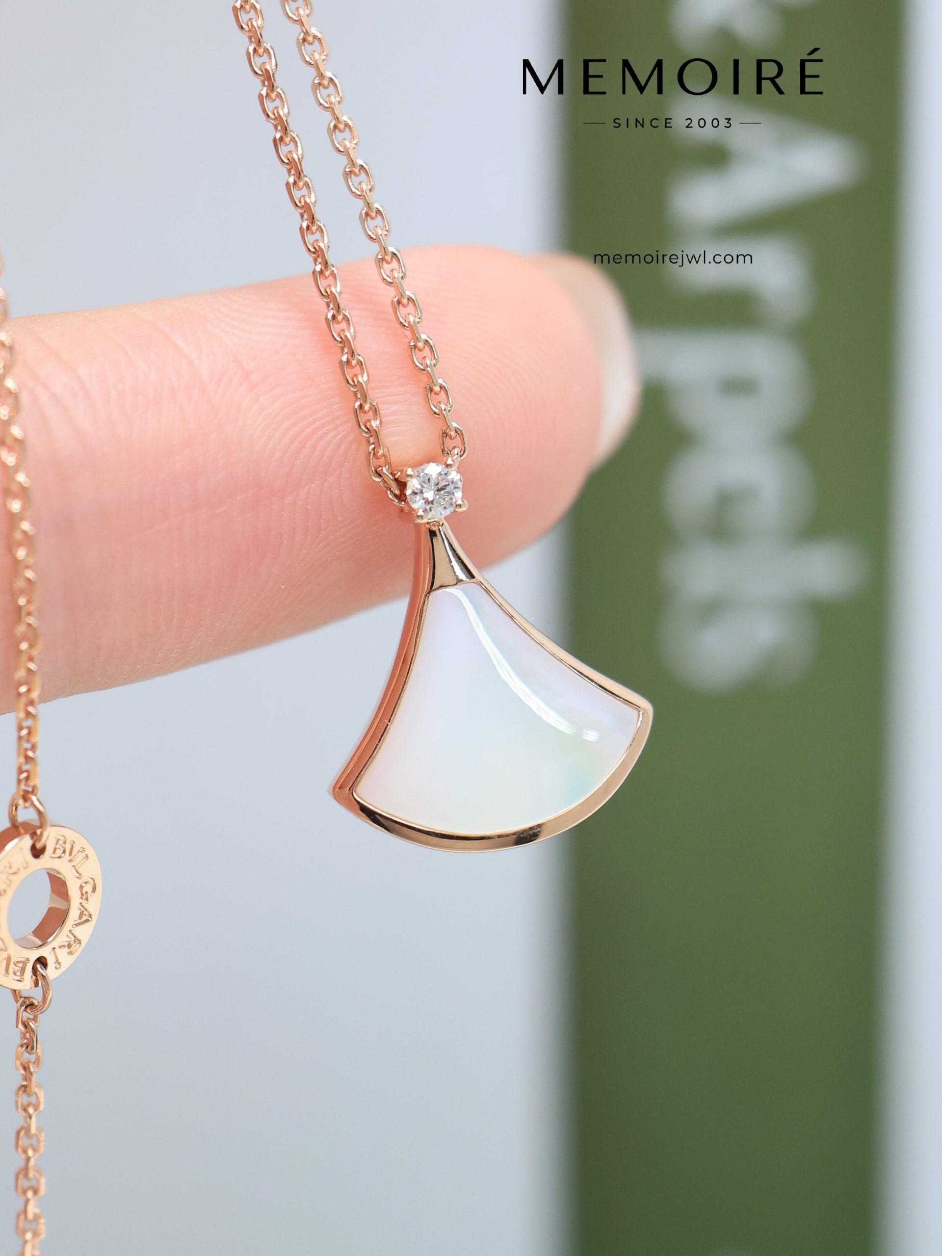 MEMOIRÉ 18K Rose Gold Mother-of-Pearl Fan Pendant Necklace - Image 4