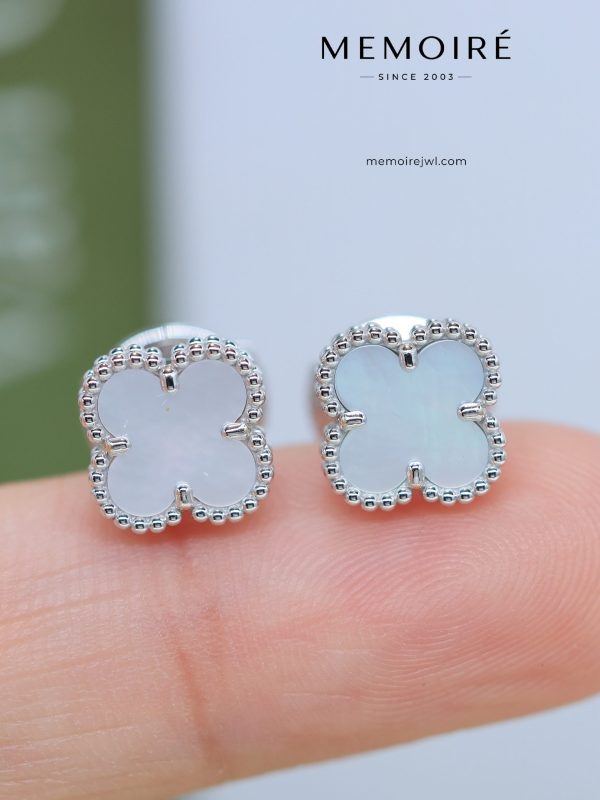 MEMOIRÉ 18K White Gold Mother-of-Pearl Clover Stud Earrings