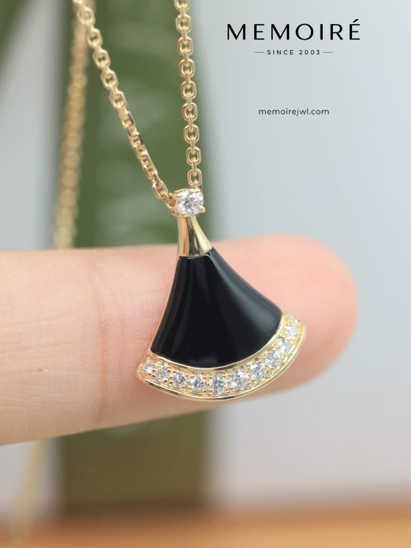 MEMOIRÉ 18K Yellow Gold Black Onyx Fan Pendant Necklace