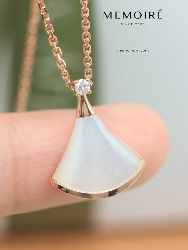 MEMOIRÉ 18K Rose Gold Mother-of-Pearl Fan Pendant Necklace