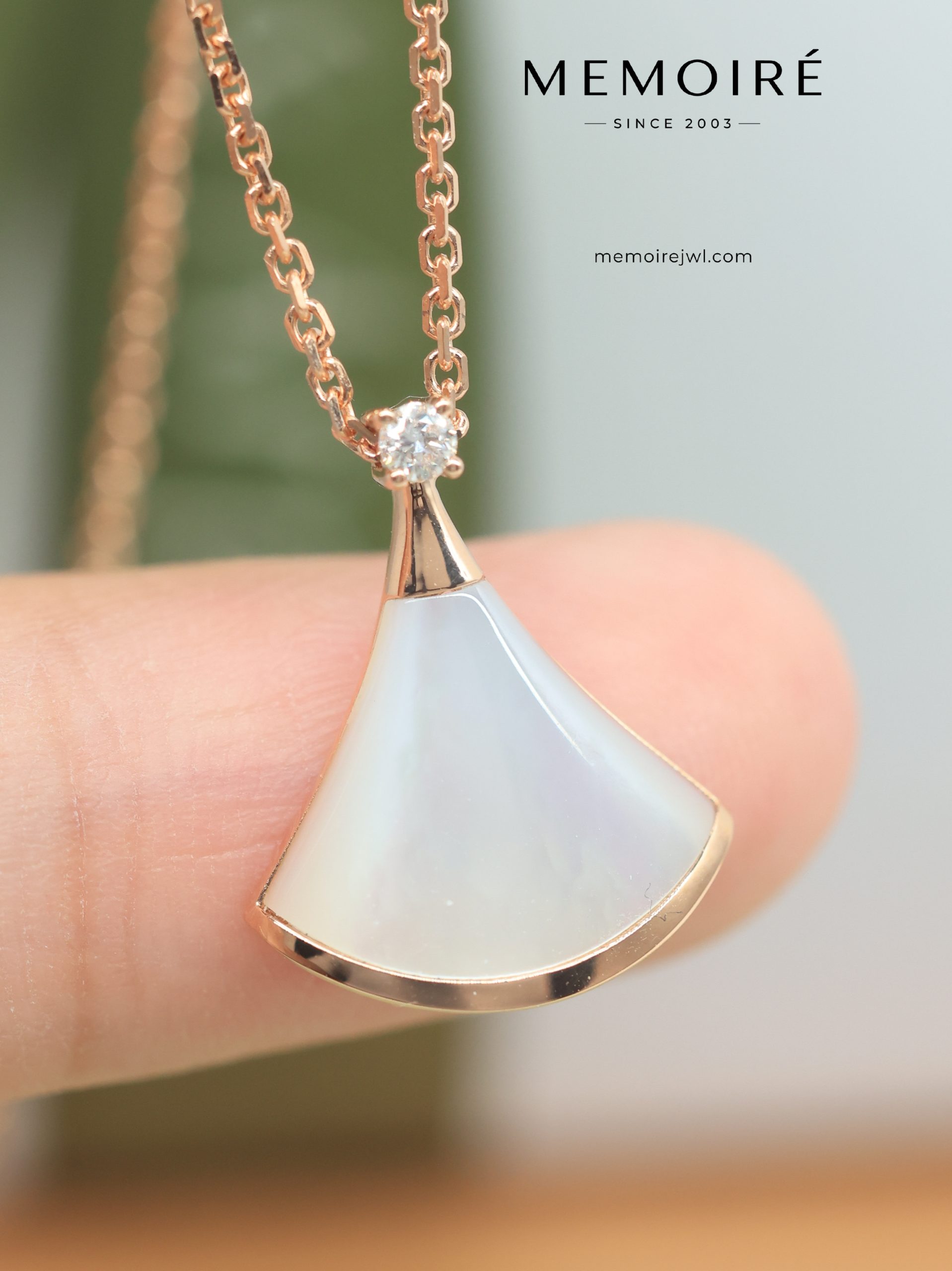 MEMOIRÉ 18K Rose Gold Mother-of-Pearl Fan Pendant Necklace