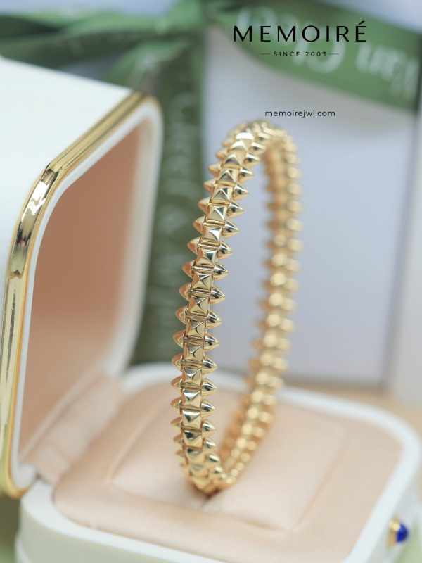 MEMOIRÉ 18K Yellow Gold Spiked Serpent Bangle