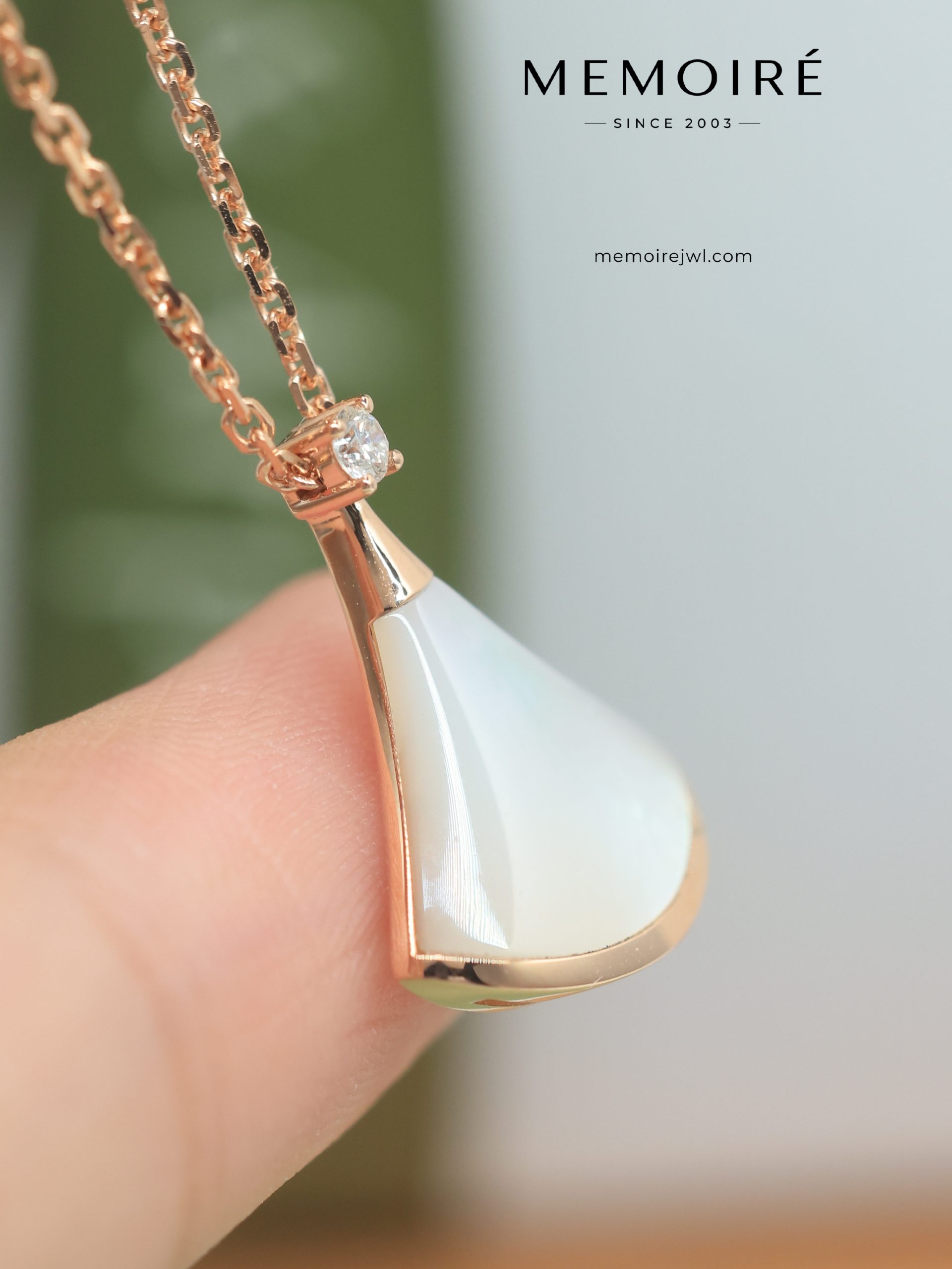 MEMOIRÉ 18K Rose Gold Mother-of-Pearl Fan Pendant Necklace - Image 3