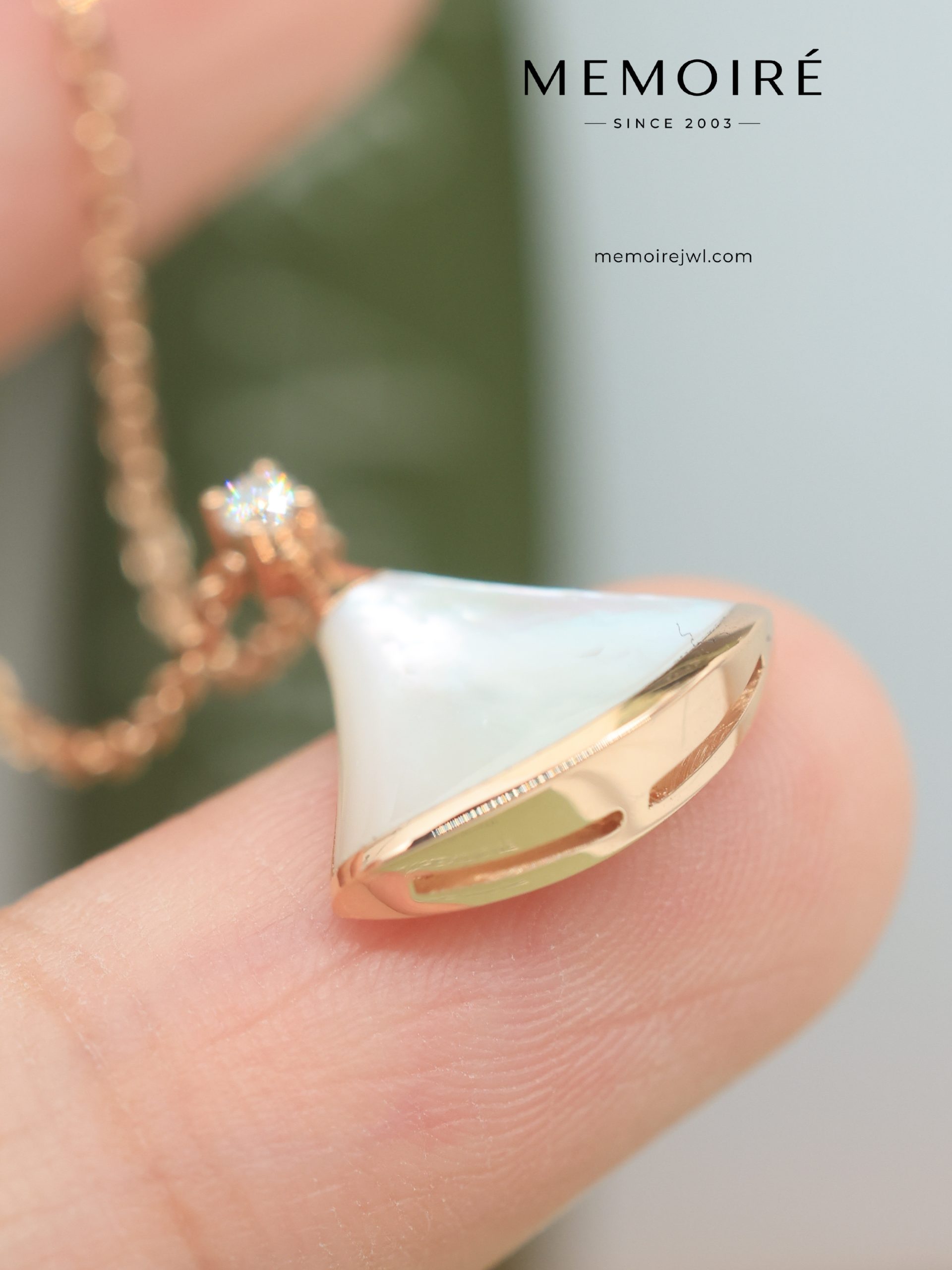 MEMOIRÉ 18K Rose Gold Mother-of-Pearl Fan Pendant Necklace - Image 4