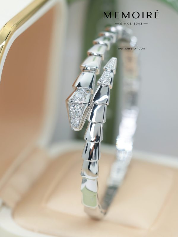 MEMOIRÉ White Gold Narrow Snake Bangle with Diamonds at Both Ends