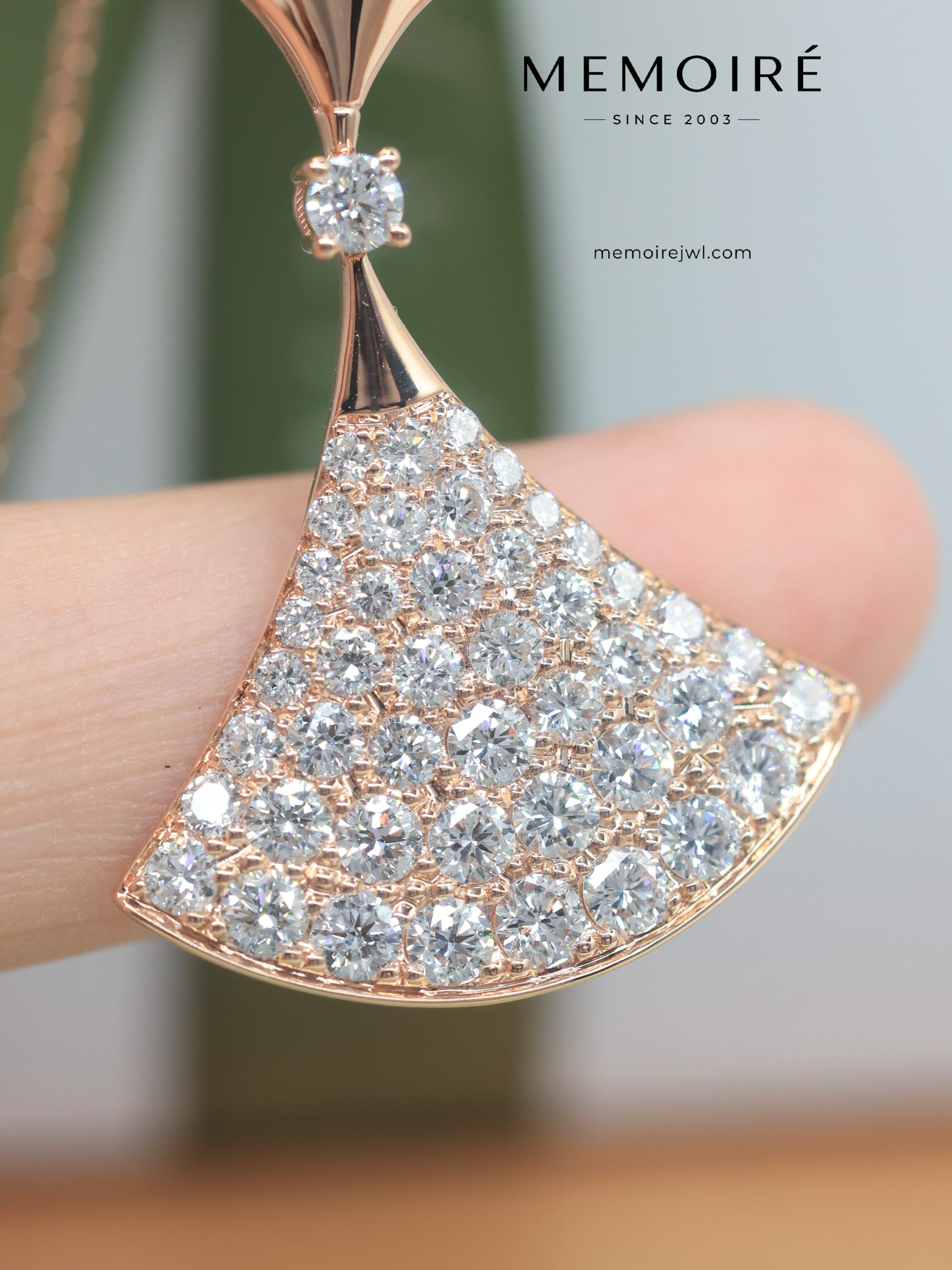 MEMOIRÉ 18K Rose Gold Full Diamond Fan Pendant Necklace - Image 4