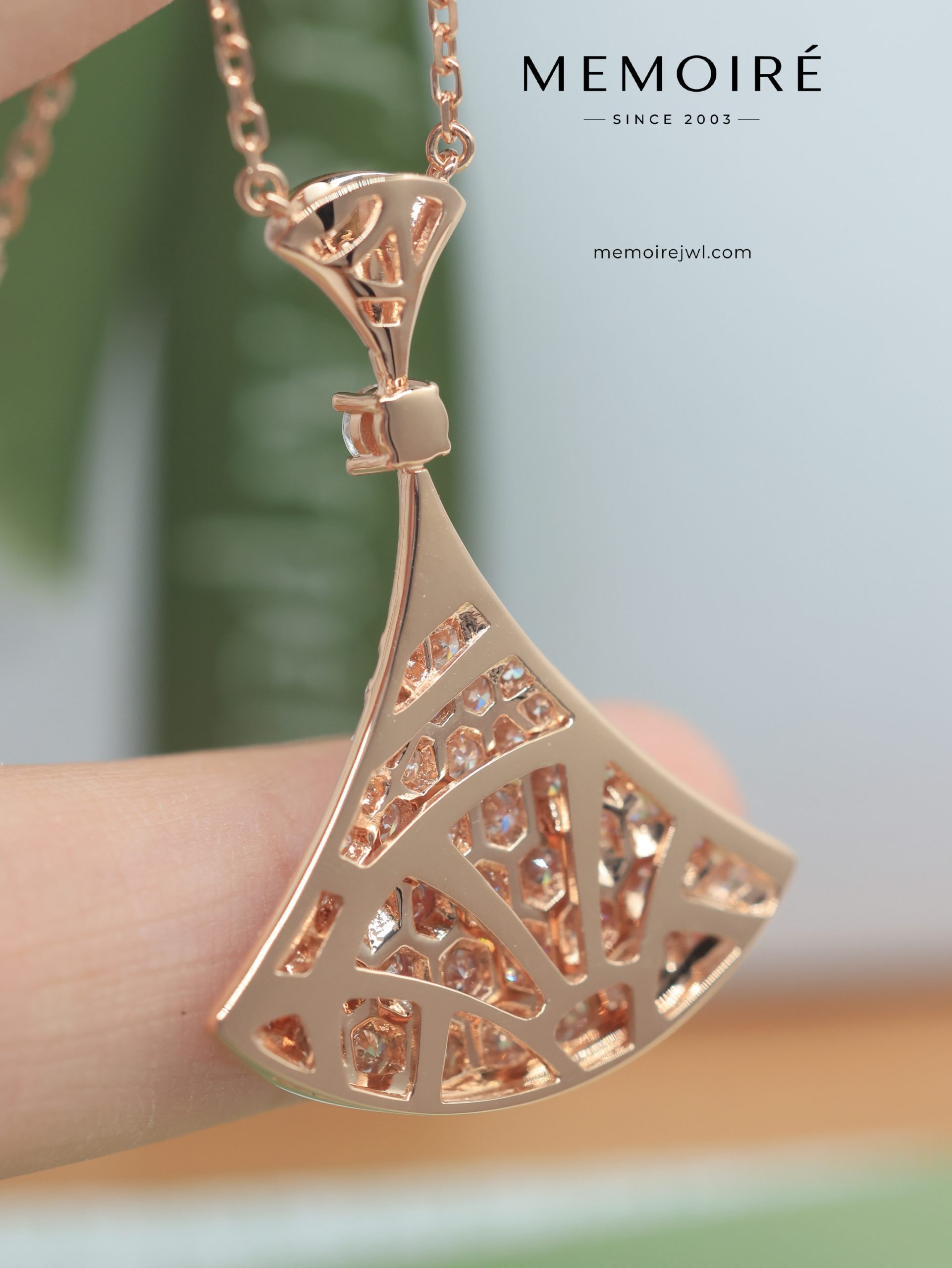 MEMOIRÉ 18K Rose Gold Full Diamond Fan Pendant Necklace - Image 5