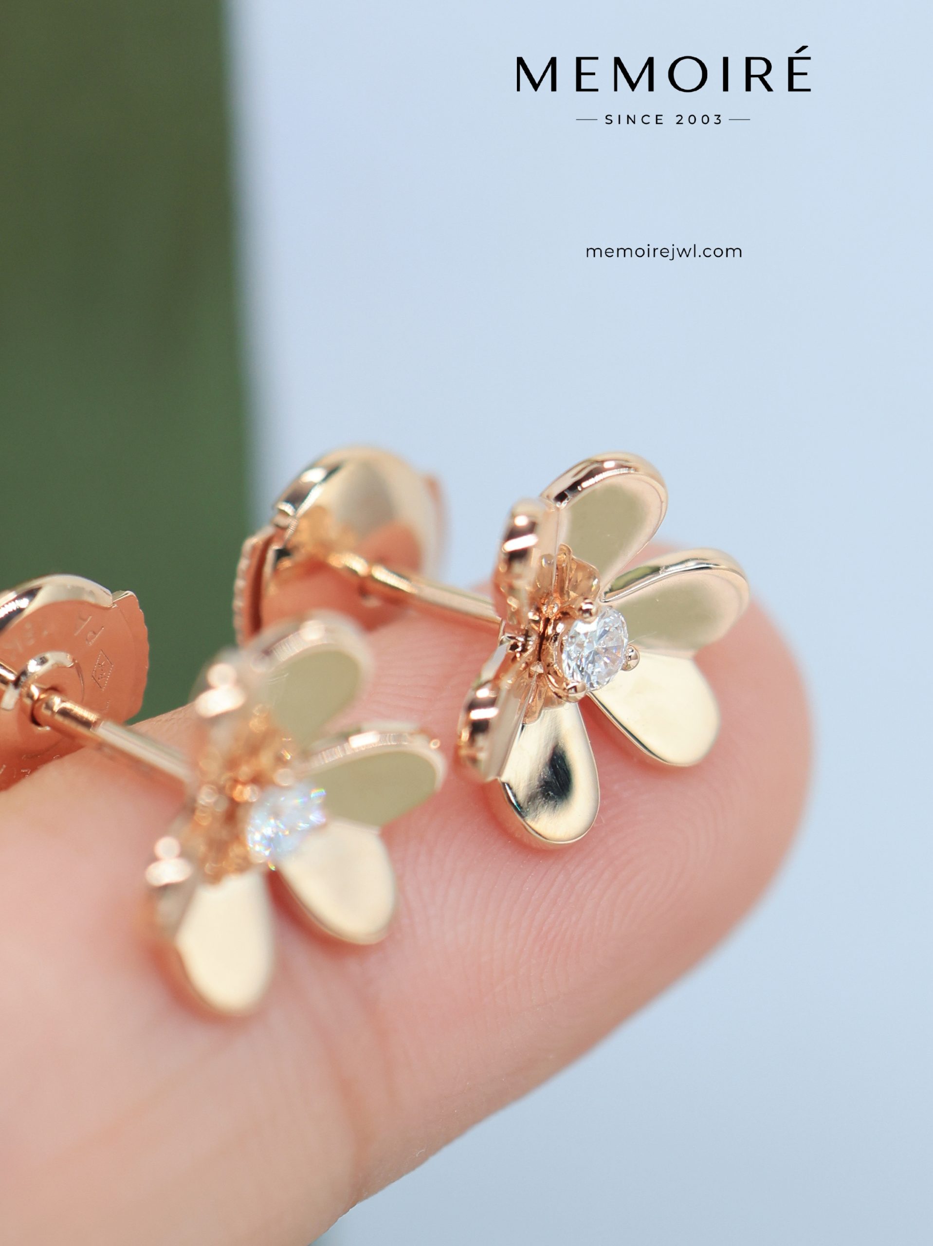 MEMOIRÉ 18K Rose Gold Diamond Flower Stud Earrings - Image 5