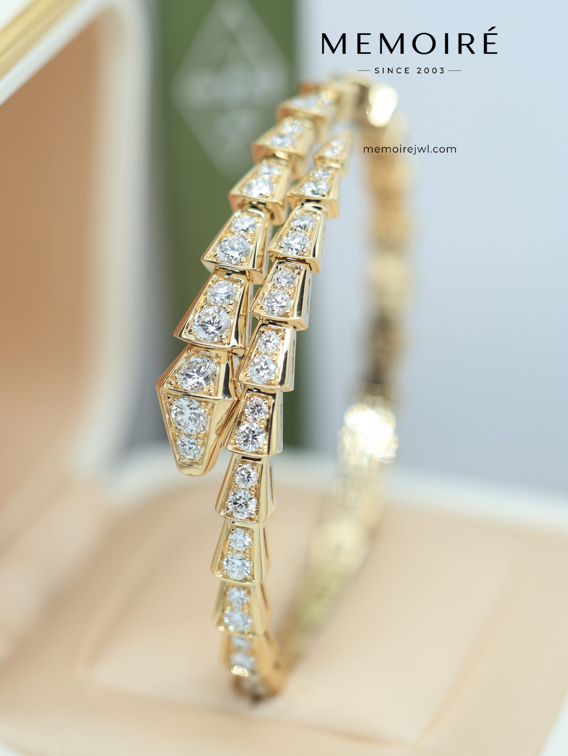 MEMOIRÉ 18K Yellow Gold Full Diamond Serpent Bangle