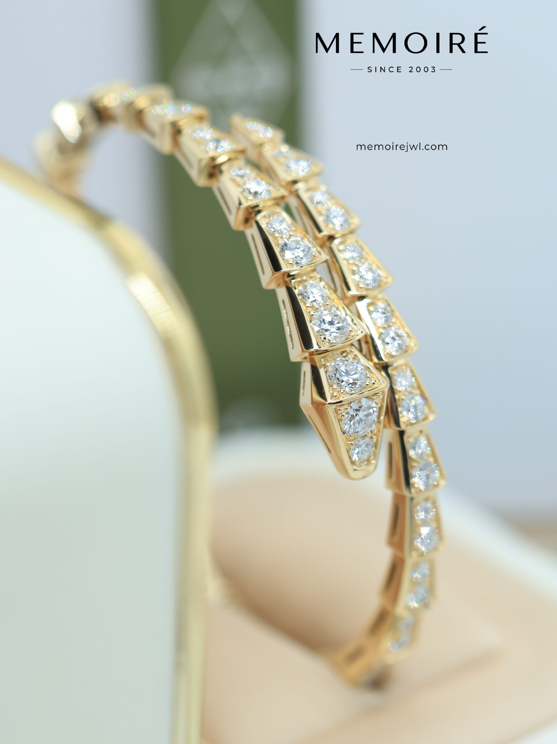 MEMOIRÉ 18K Yellow Gold Full Diamond Serpent Bangle - Image 3