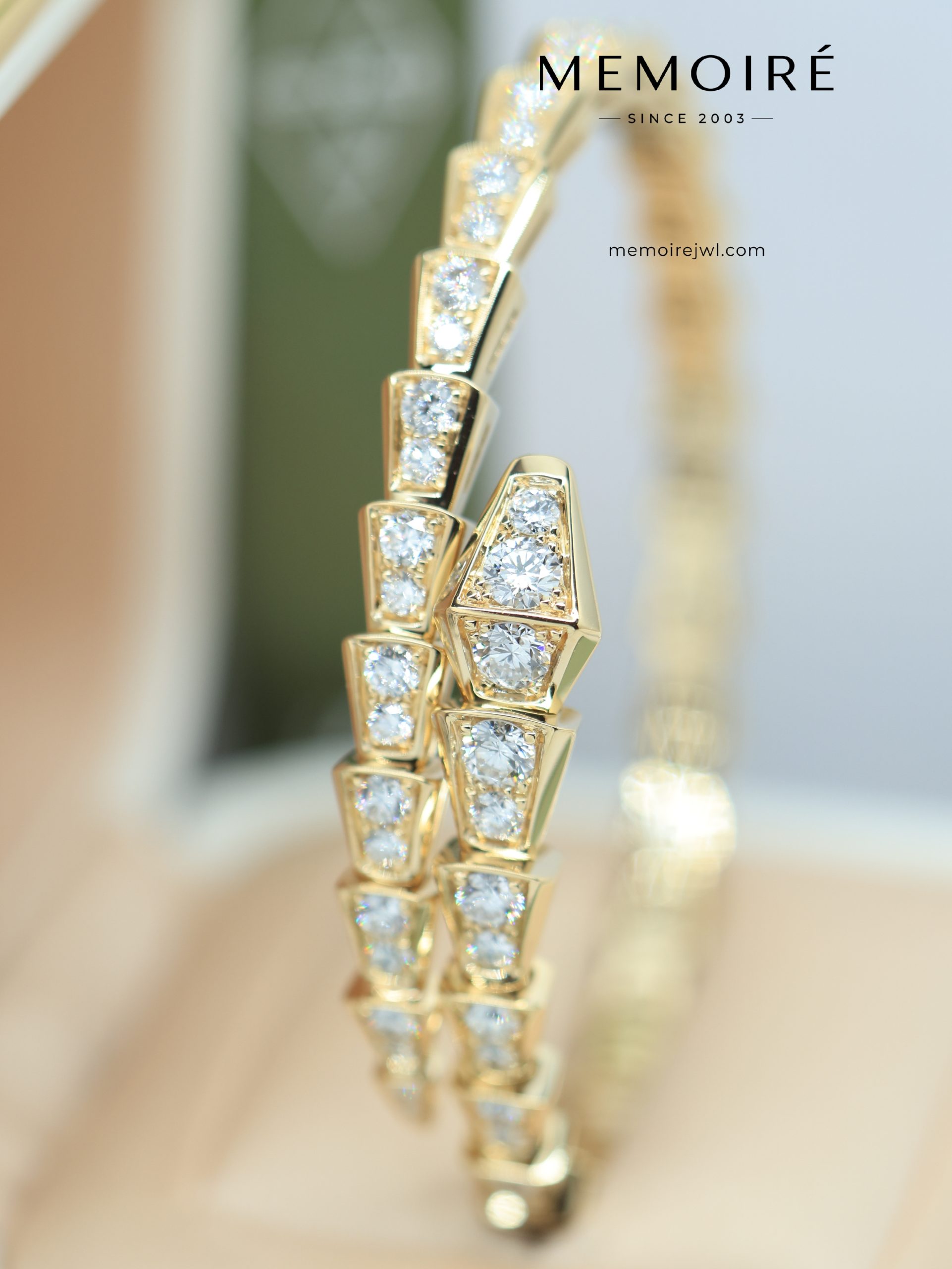 MEMOIRÉ 18K Yellow Gold Full Diamond Serpent Bangle - Image 4