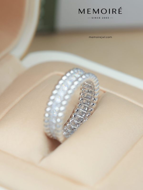 MEMOIRÉ 18K White Gold Pave-Set Diamond Beaded Band Ring