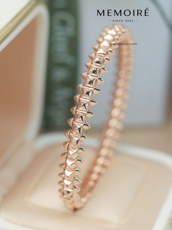 MEMOIRÉ 18K Yellow Gold Spiked Serpent Bangle