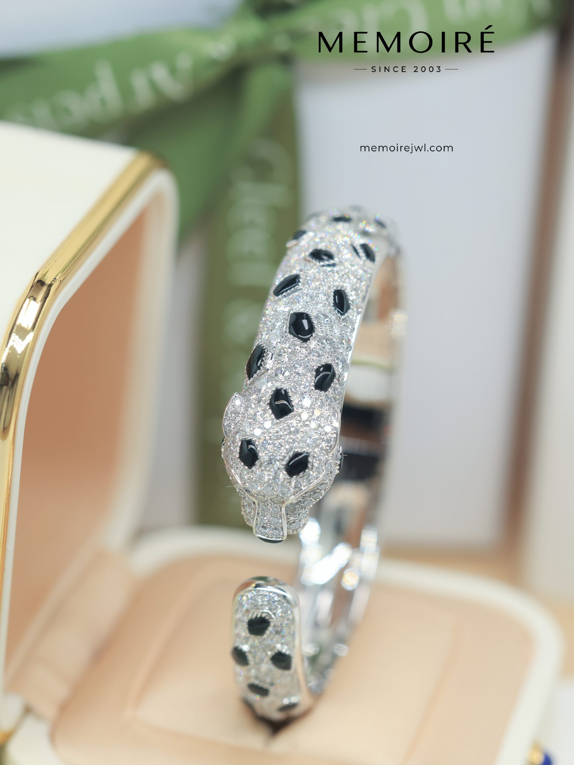 MEMOIRÉ 18K White Gold Diamond Panther Bangle - Image 5