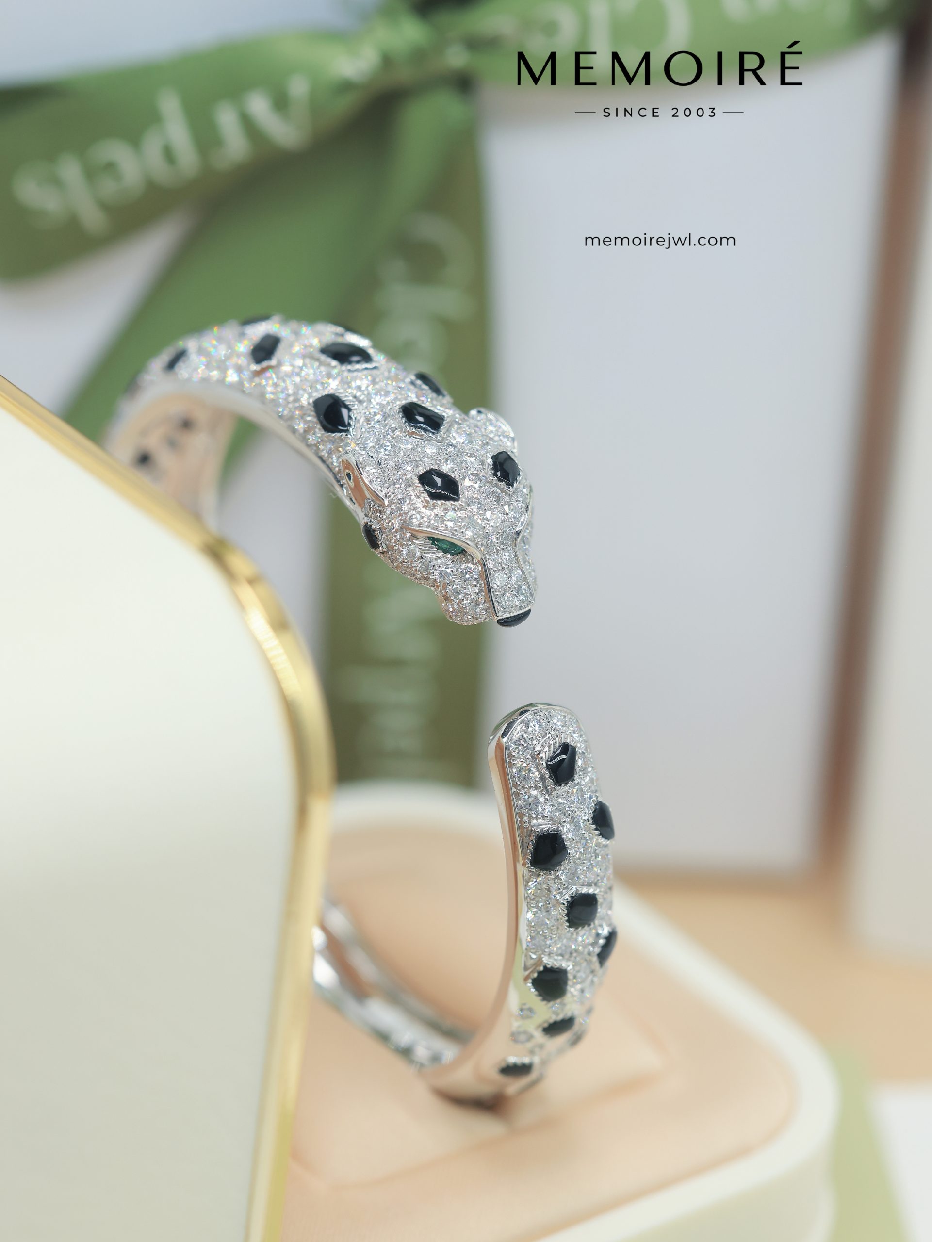 MEMOIRÉ 18K White Gold Diamond Panther Bangle - Image 3