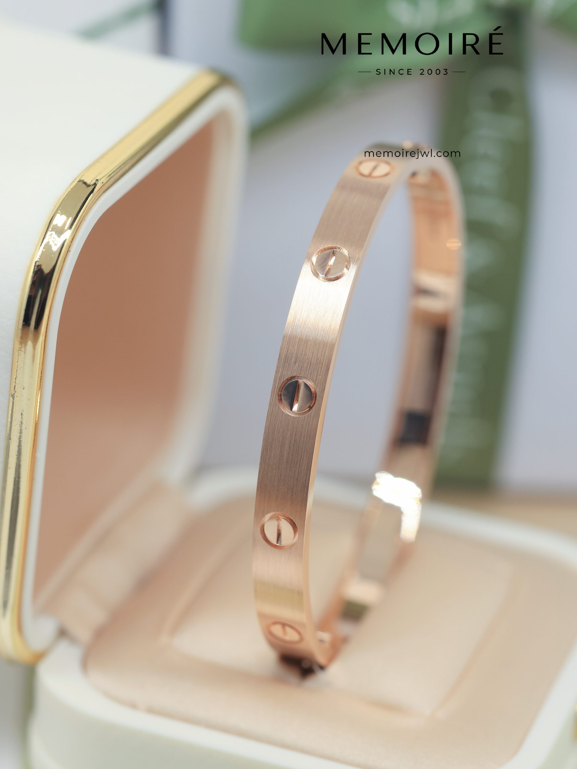 MEMOIRÉ 18K Rose Gold Brushed Love Bangle - Image 5