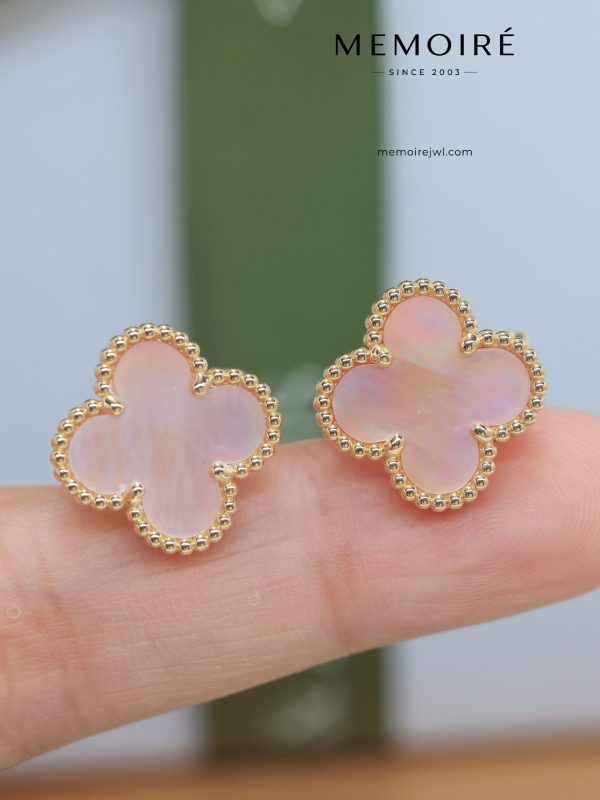 MEMOIRÉ 18K Yellow Gold Mother-of-Pearl Clover Stud Earrings