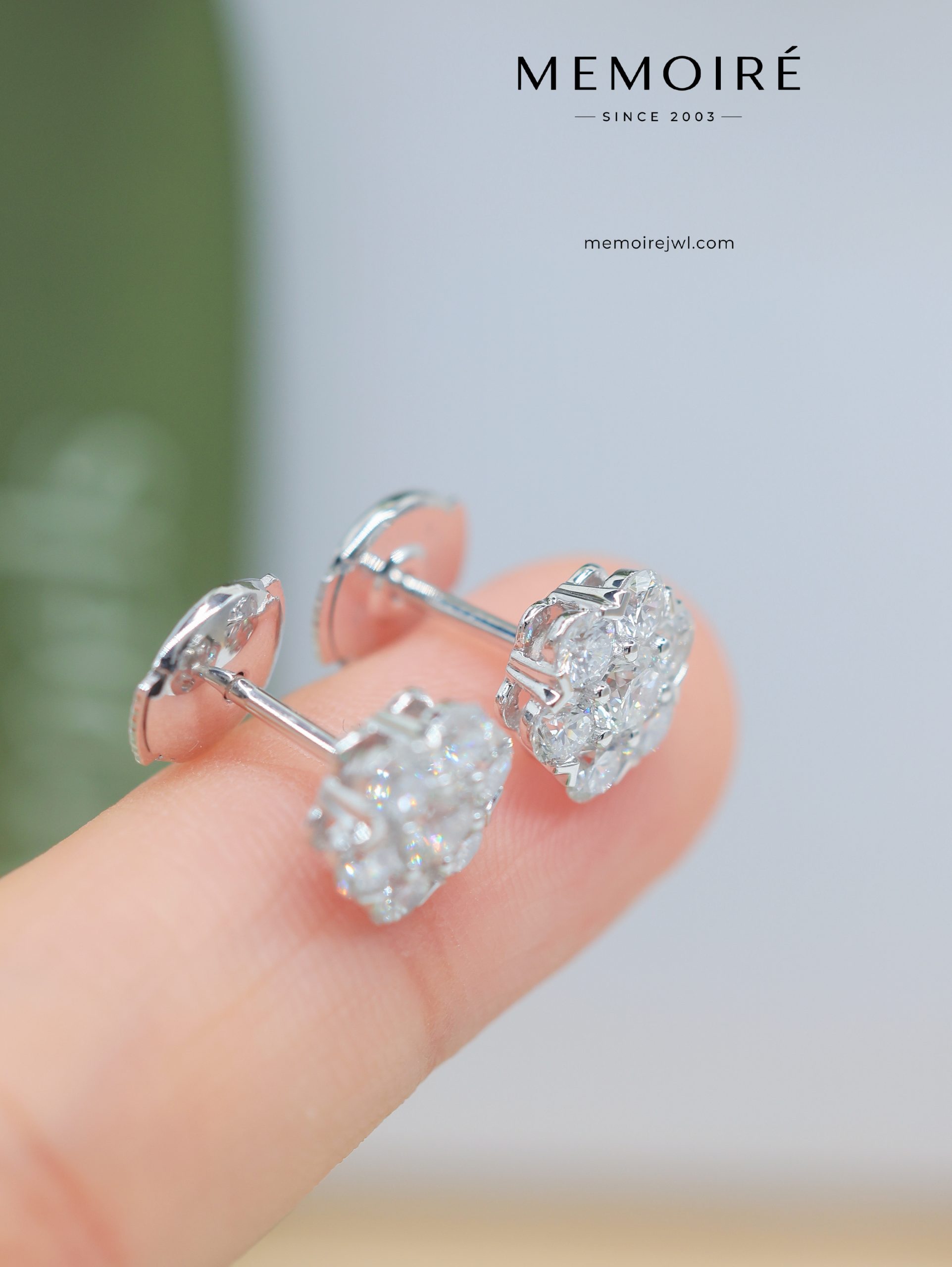 MEMOIRÉ 18K White Gold Flower Cluster Diamond Stud Earrings - Image 3