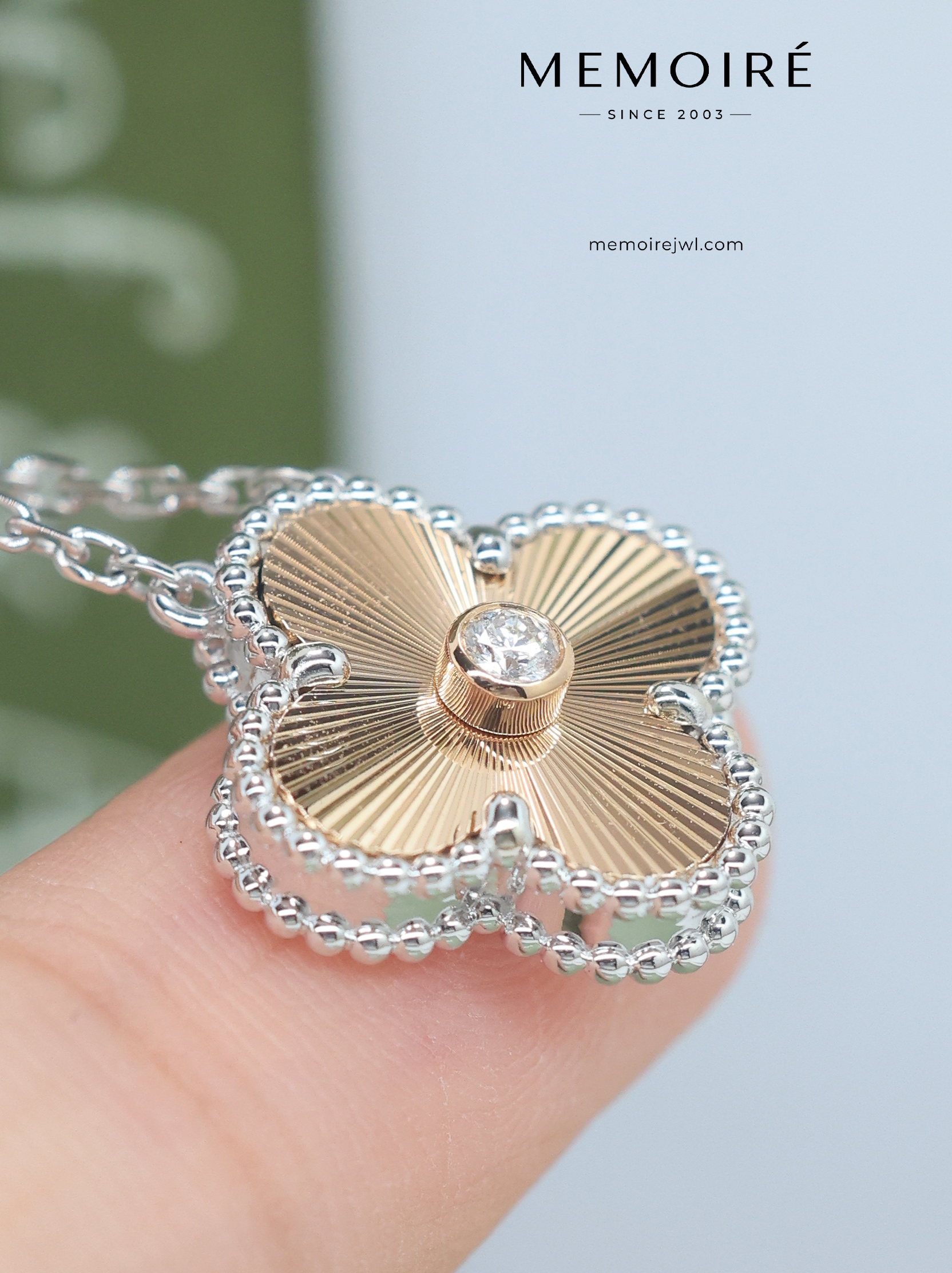 MEMOIRÉ Two-Tone Gold Clover Pendant Necklace with Diamond - Image 3