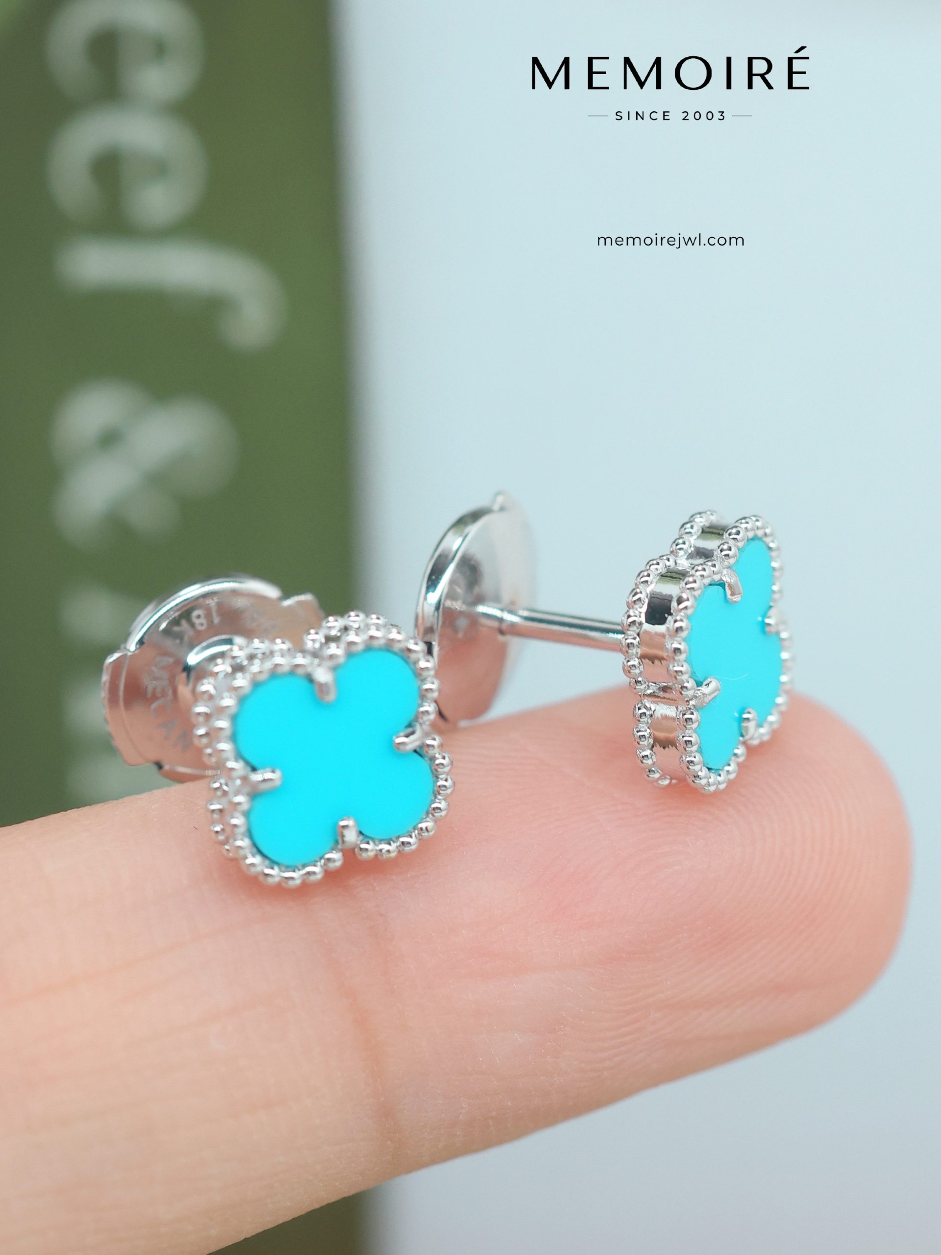 MEMOIRÉ 18K White Gold Turquoise Clover Stud Earrings - Image 3