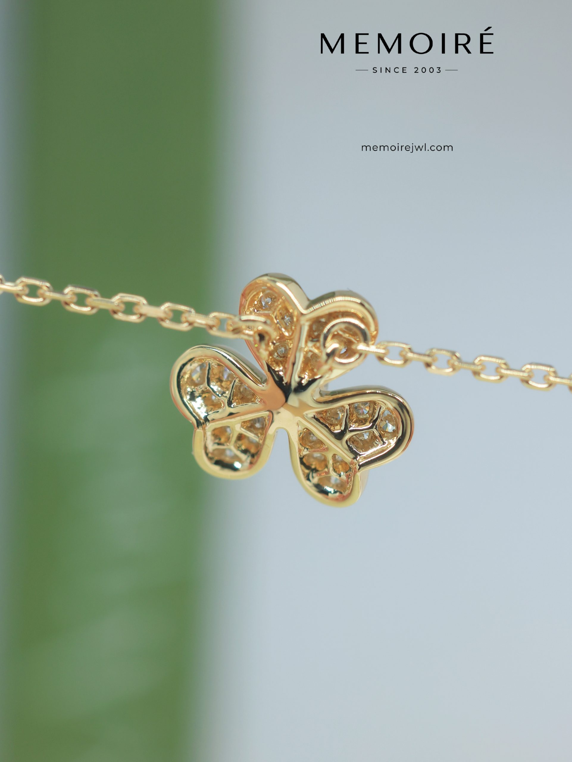MEMOIRÉ 18K Yellow Gold Full Diamond Flower Charm Bracelet - Image 3