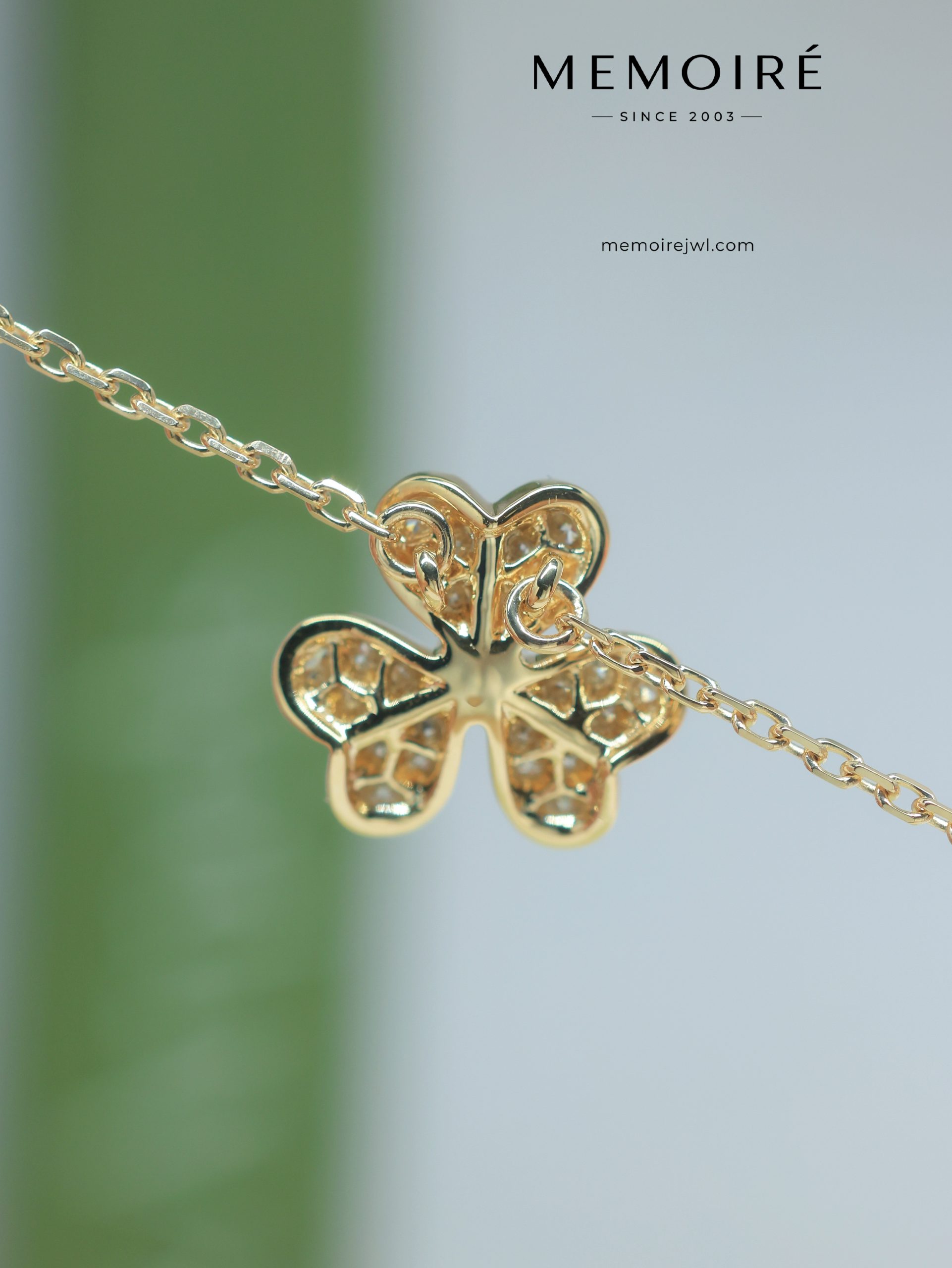 MEMOIRÉ 18K Yellow Gold Full Diamond Flower Charm Bracelet - Image 4