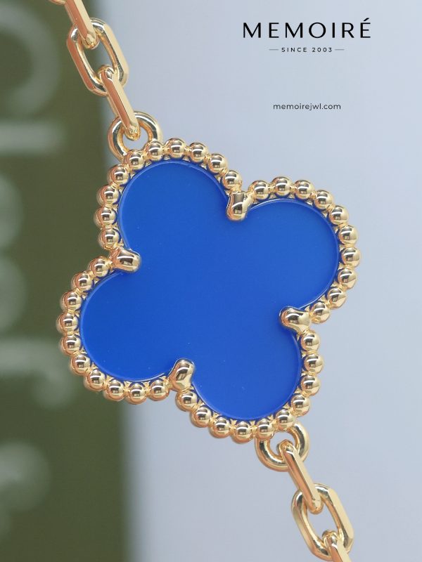 MEMOIRÉ 18K Yellow Gold Blue Agate Clover Bracelet